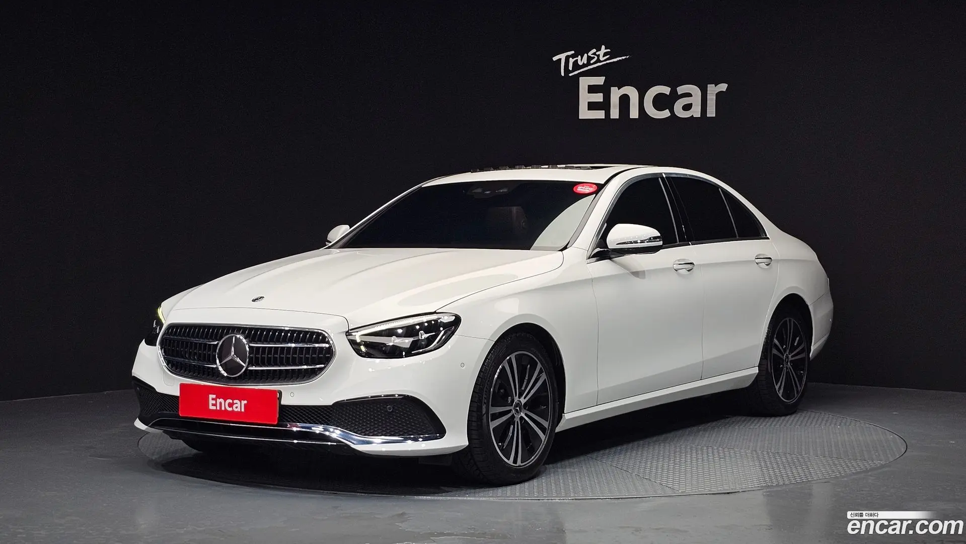 Main__Slider__Photo:E-Class Mercedes-Benz 2020.11-0
