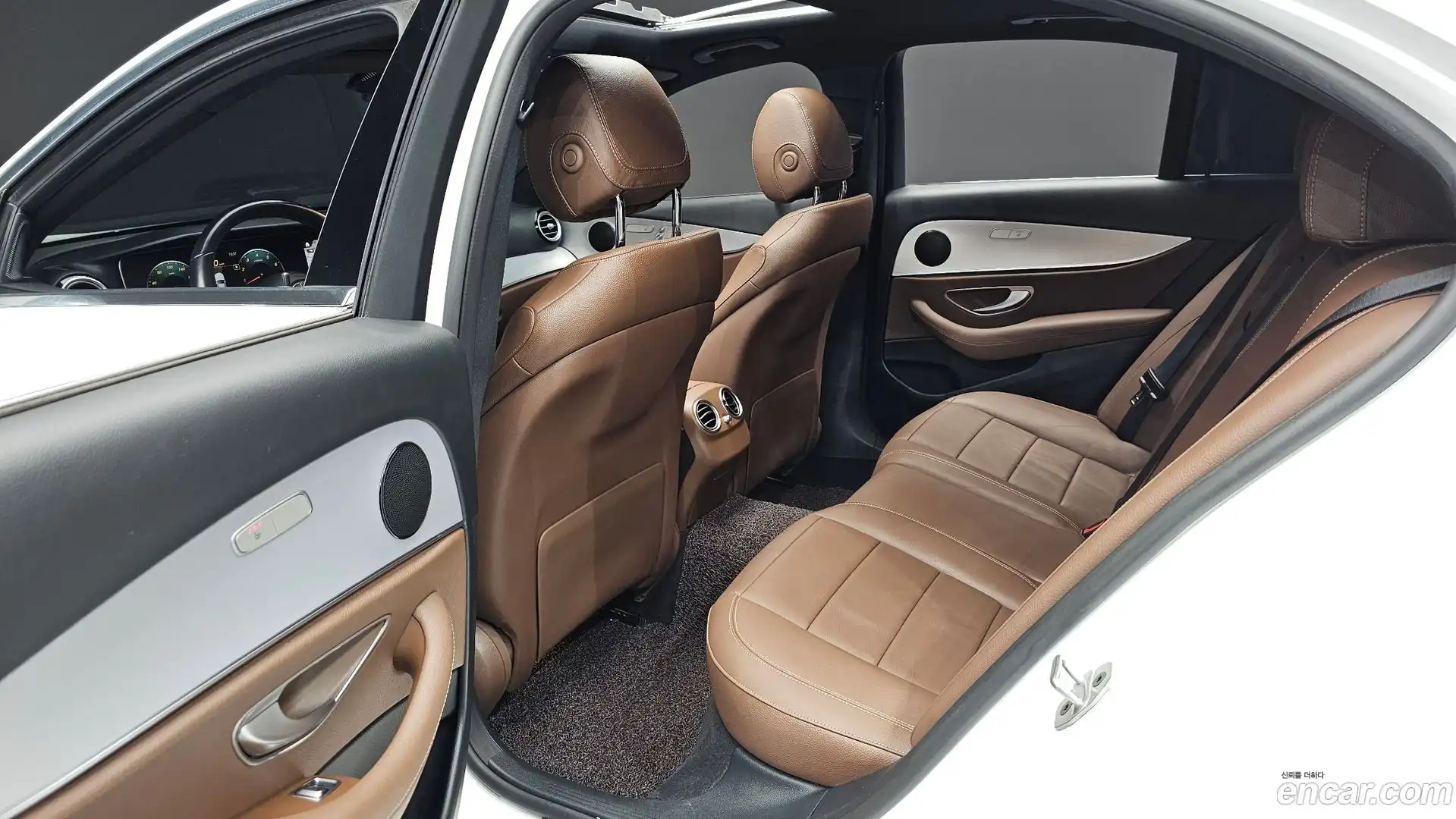 E-Class Mercedes-Benz 2020.11-OPTION-015