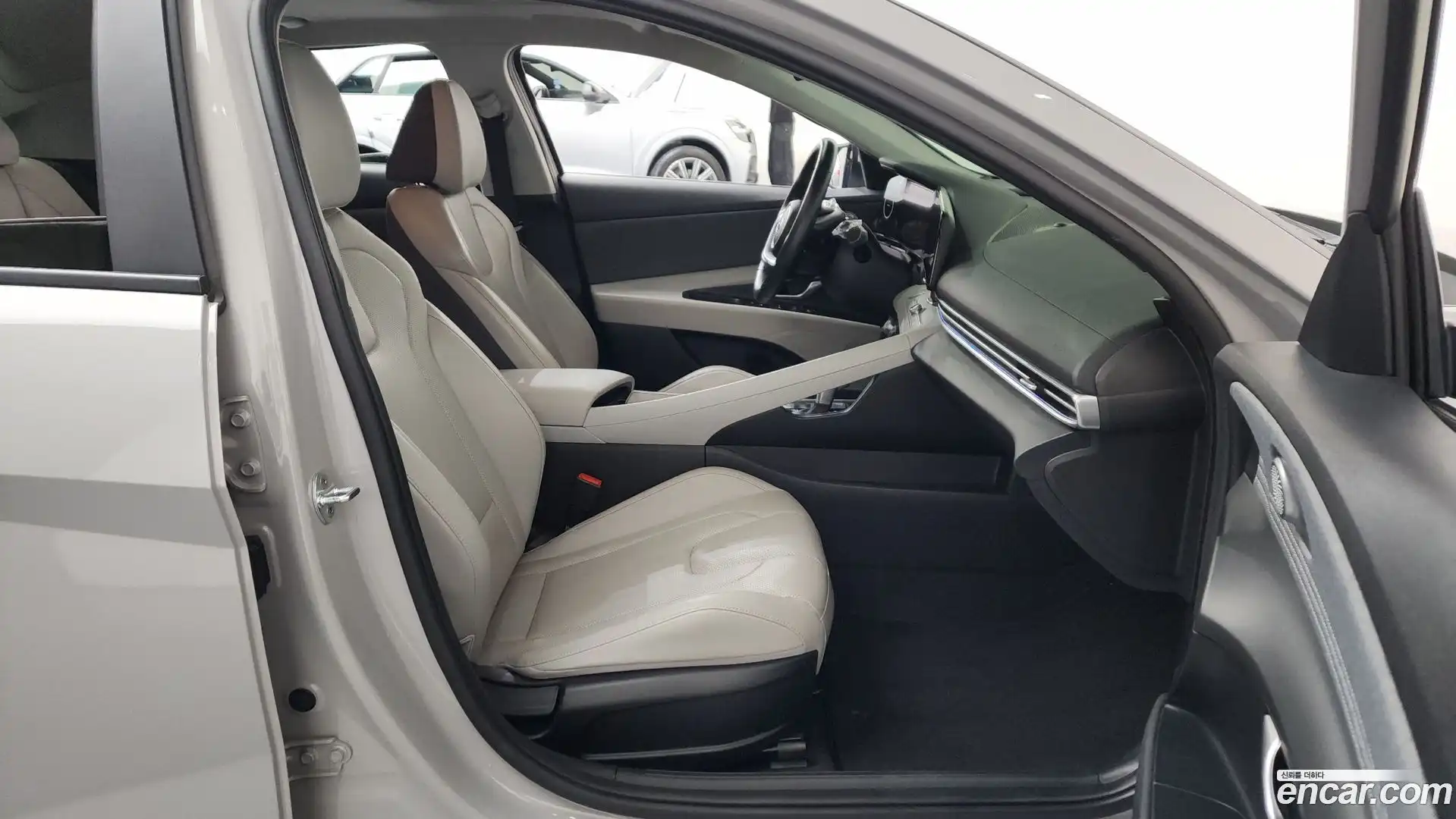 AVANTE Hyundai 2020.8-OPTION-015
