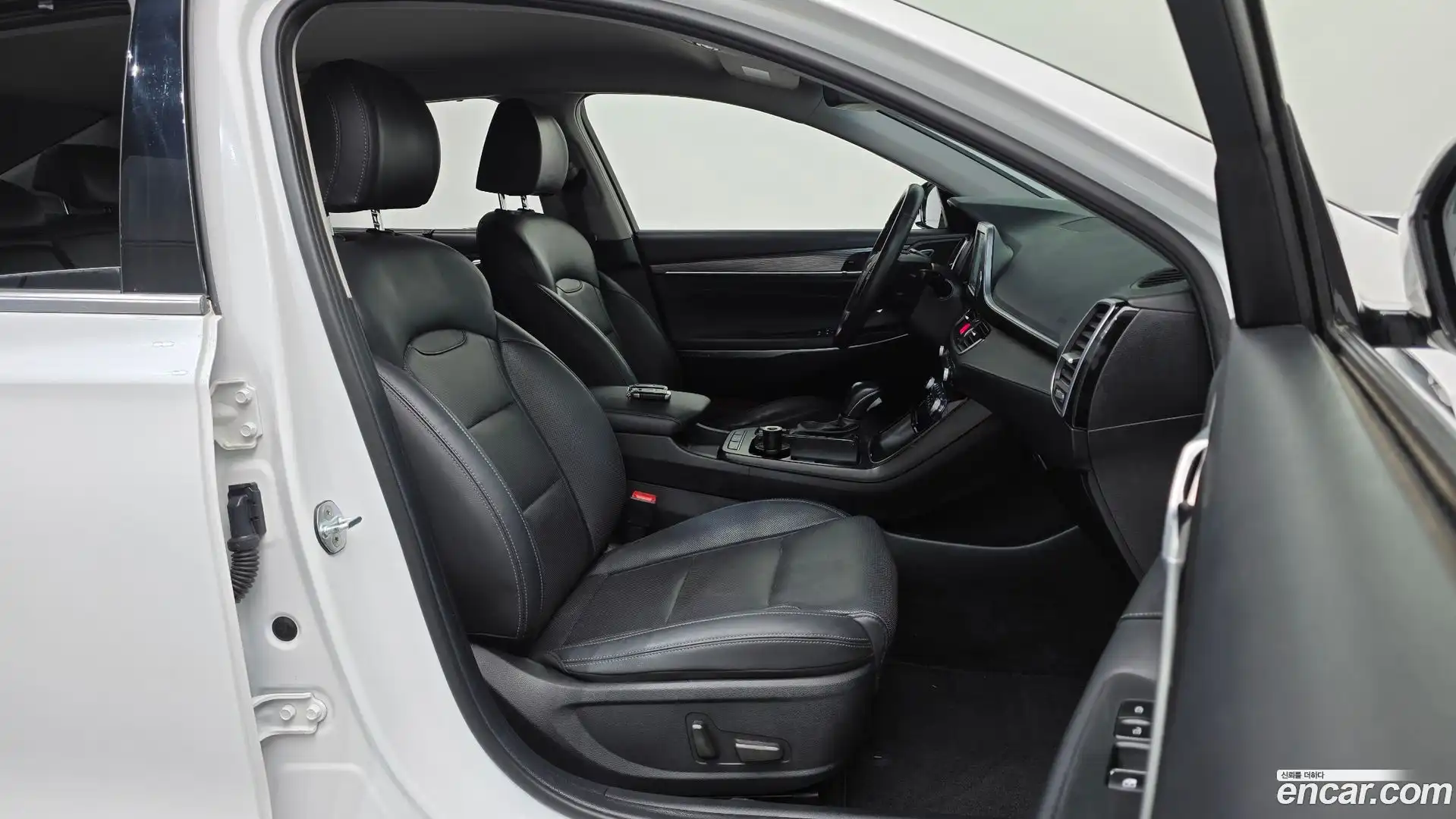 Grandeur Hyundai 2018.0-OPTION-015