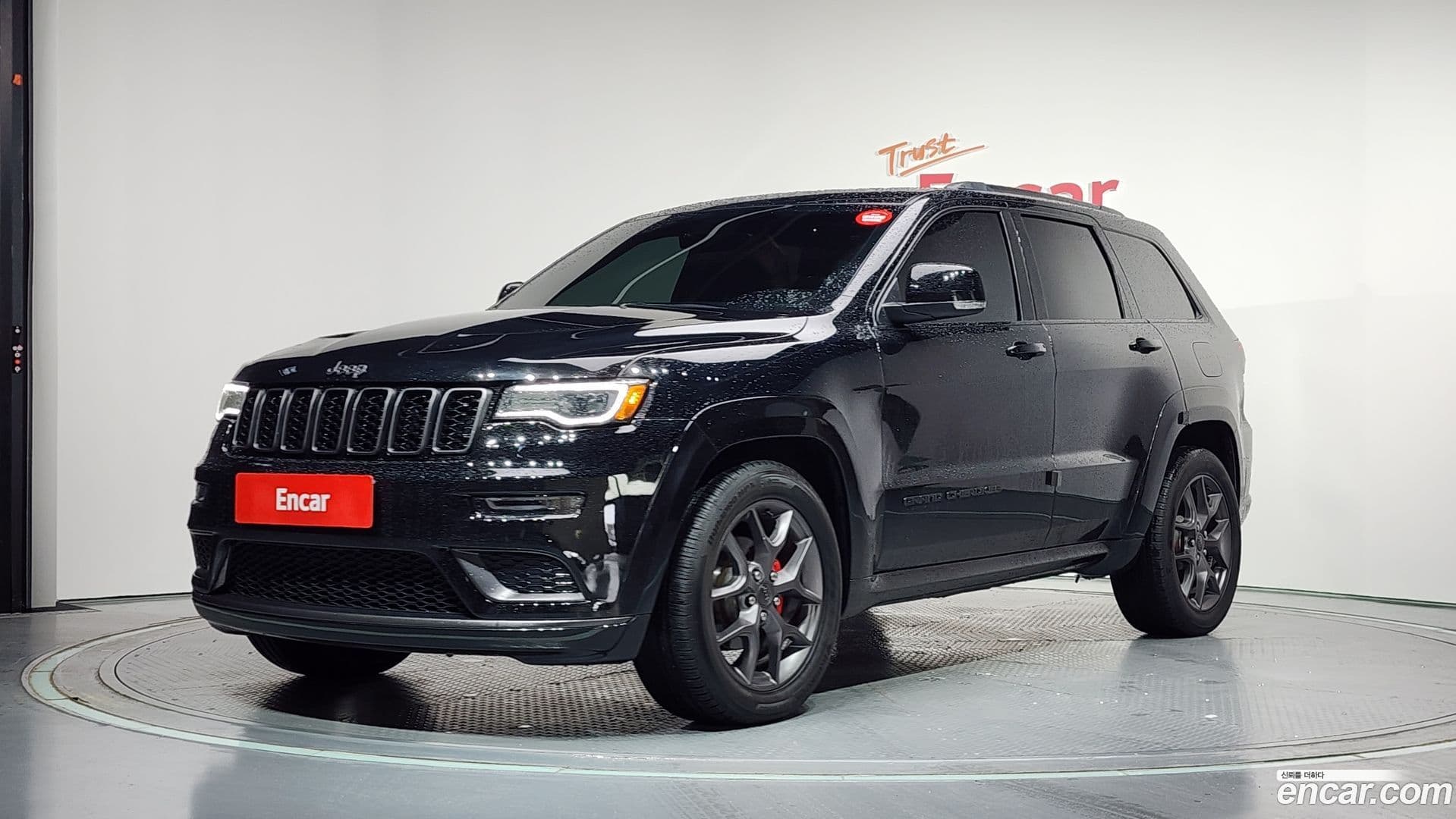 Main__Slider__Photo:Cherokee Jeep 2020.5-0