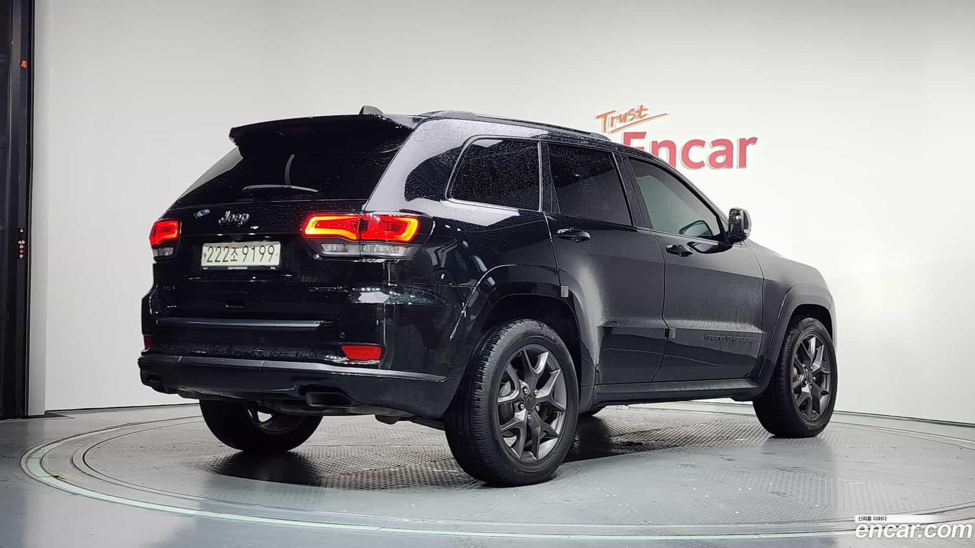 Cherokee Jeep 2020.5-OUTER-002