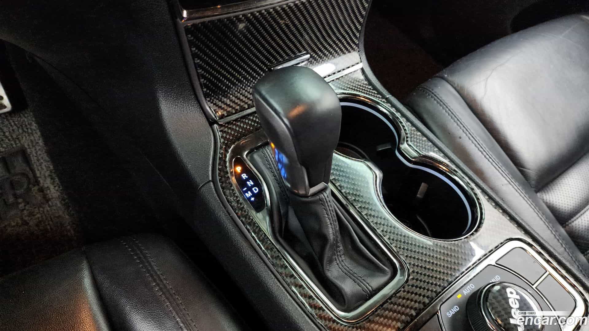 Cherokee Jeep 2020.5-INNER-009