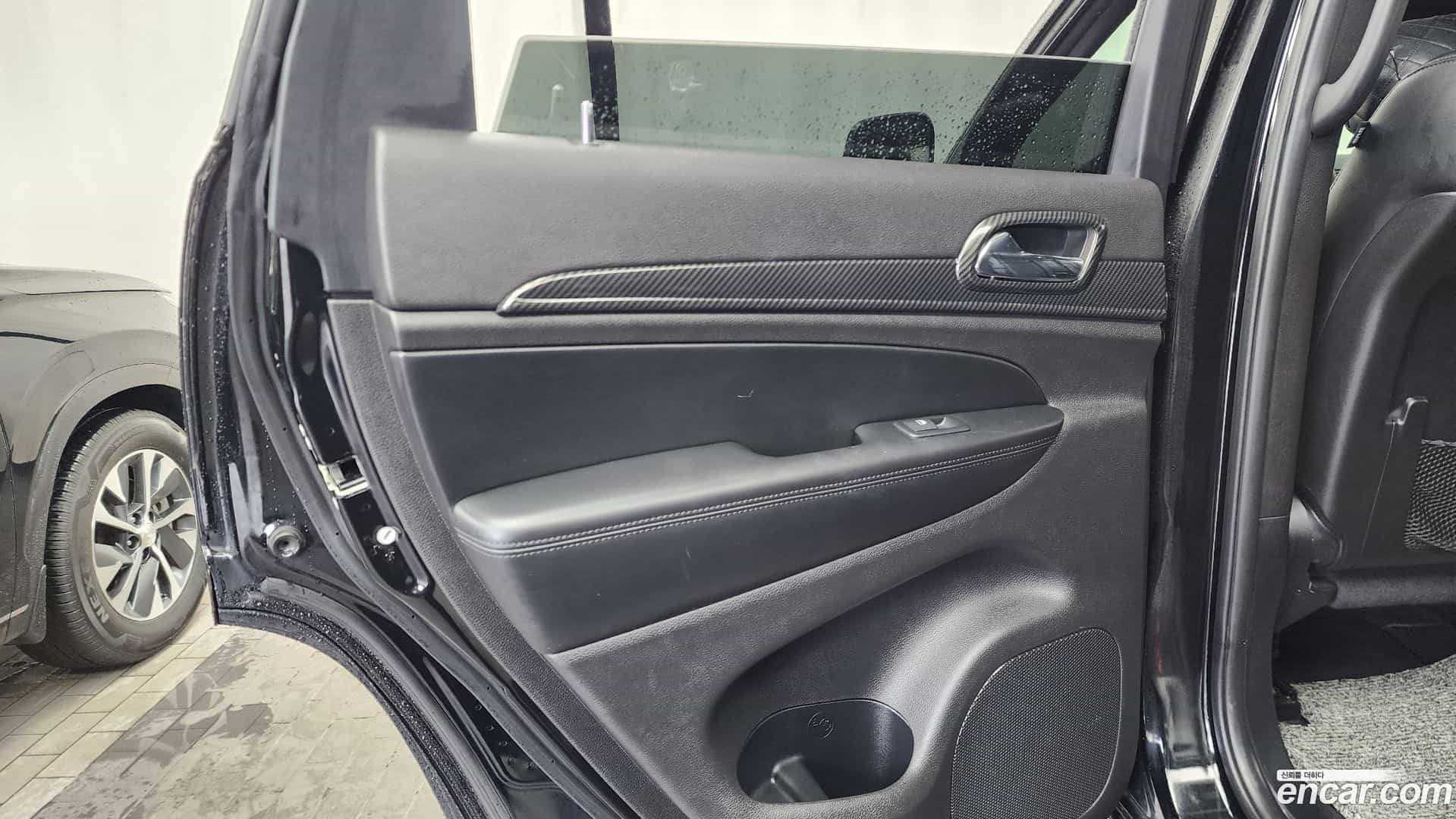 Cherokee Jeep 2020.5-INNER-035