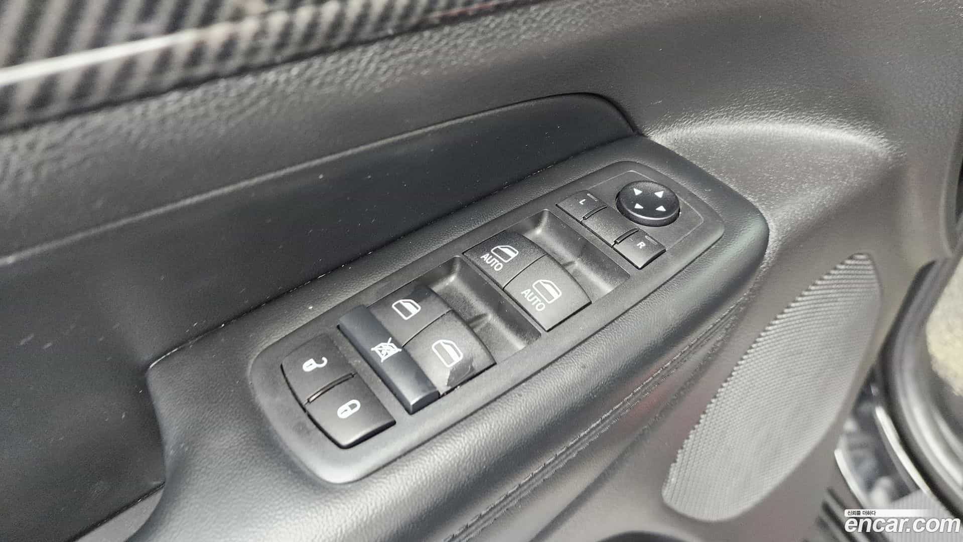 Cherokee Jeep 2020.5-OPTION-042