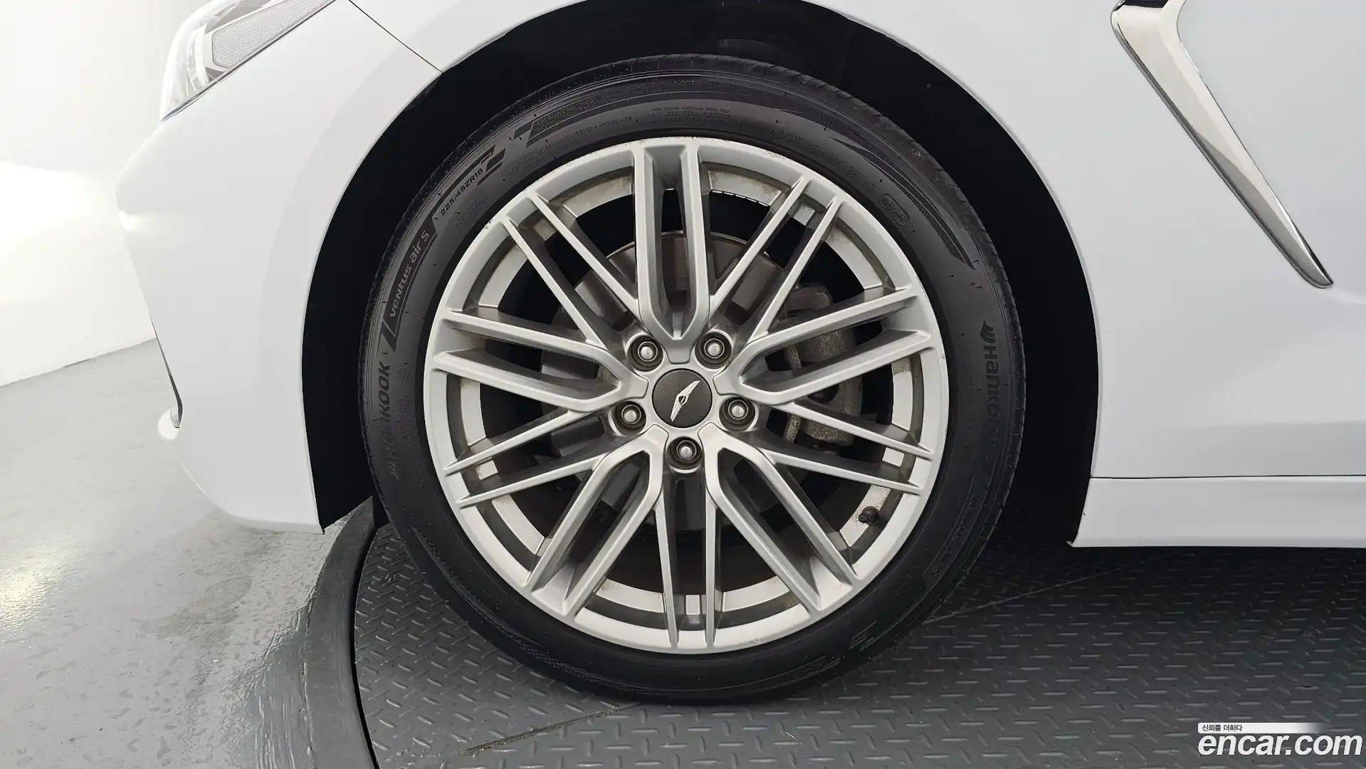G70 Genesis 2019.0-OUTER-005