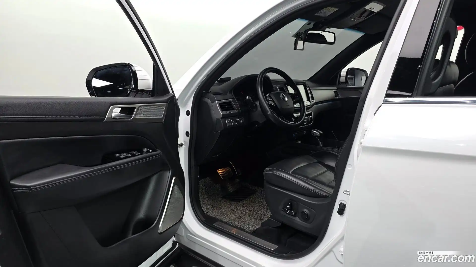Rexton KG Mobility 2019.4-INNER-010