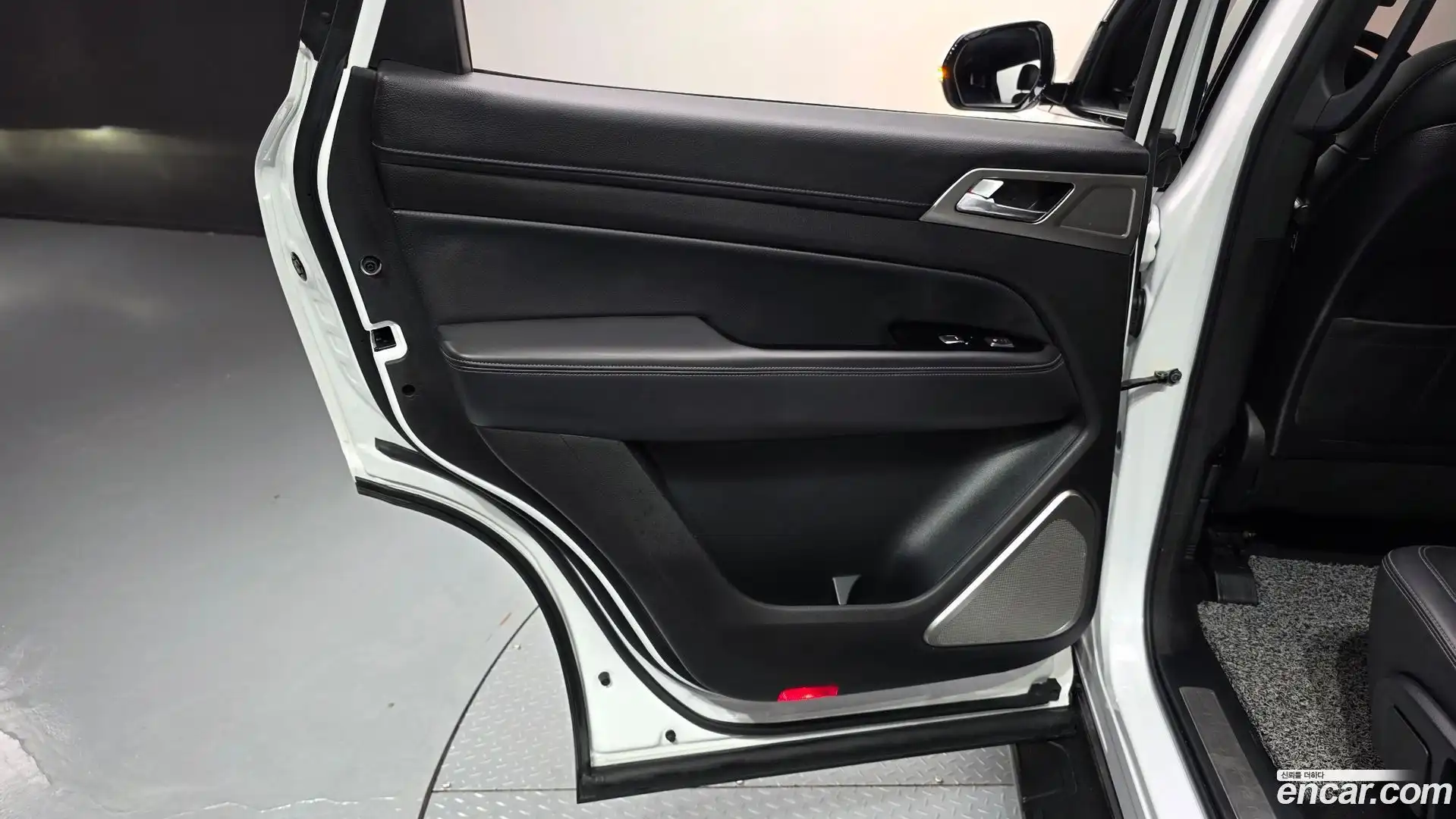 Rexton KG Mobility 2019.4-INNER-035