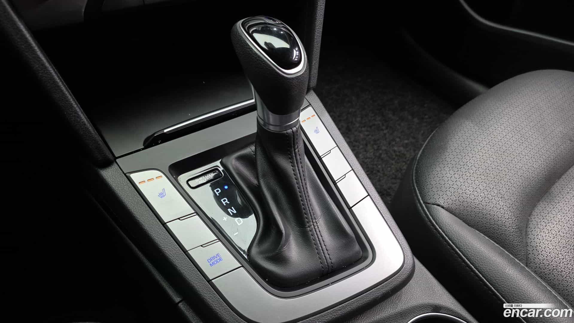 AVANTE Hyundai 2017.10-INNER-009