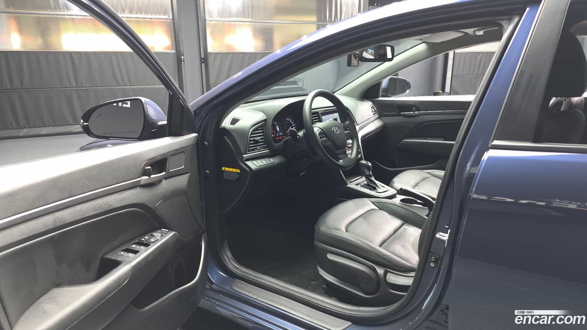 AVANTE Hyundai 2017.10-INNER-010