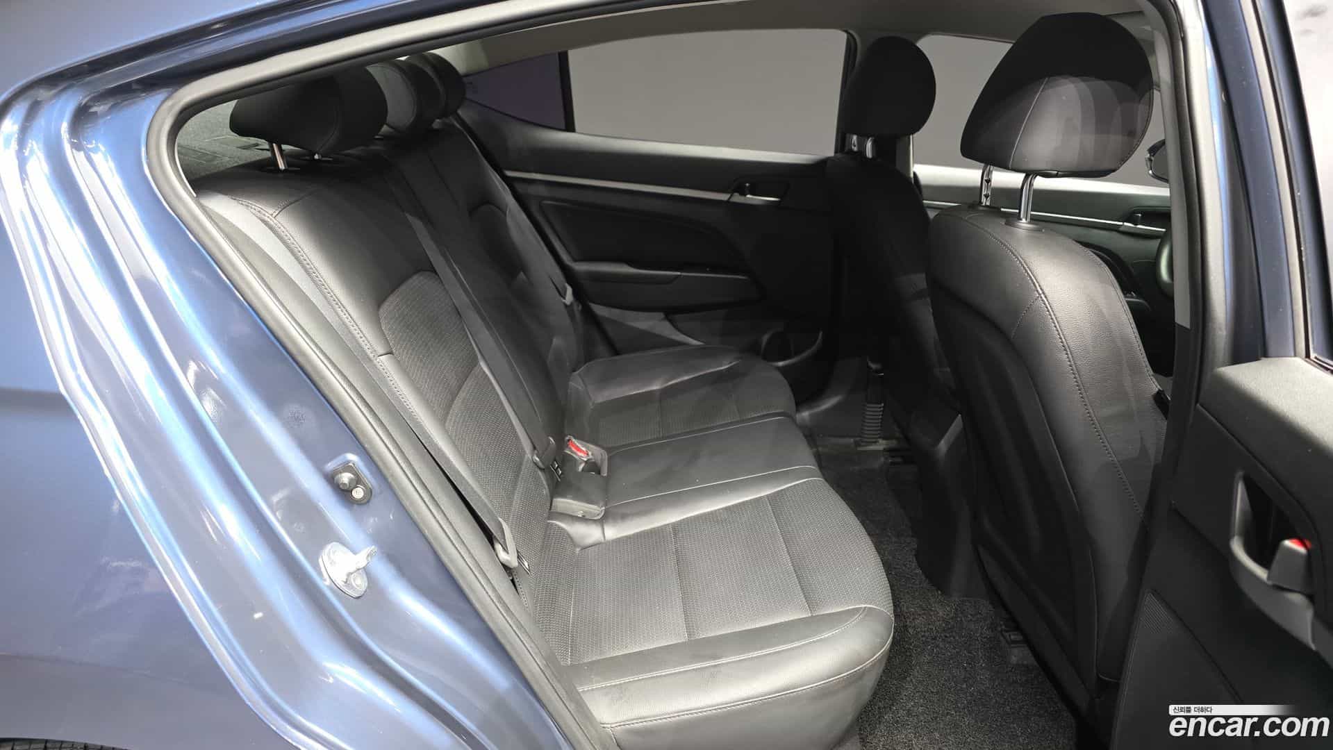 AVANTE Hyundai 2017.10-OPTION-016