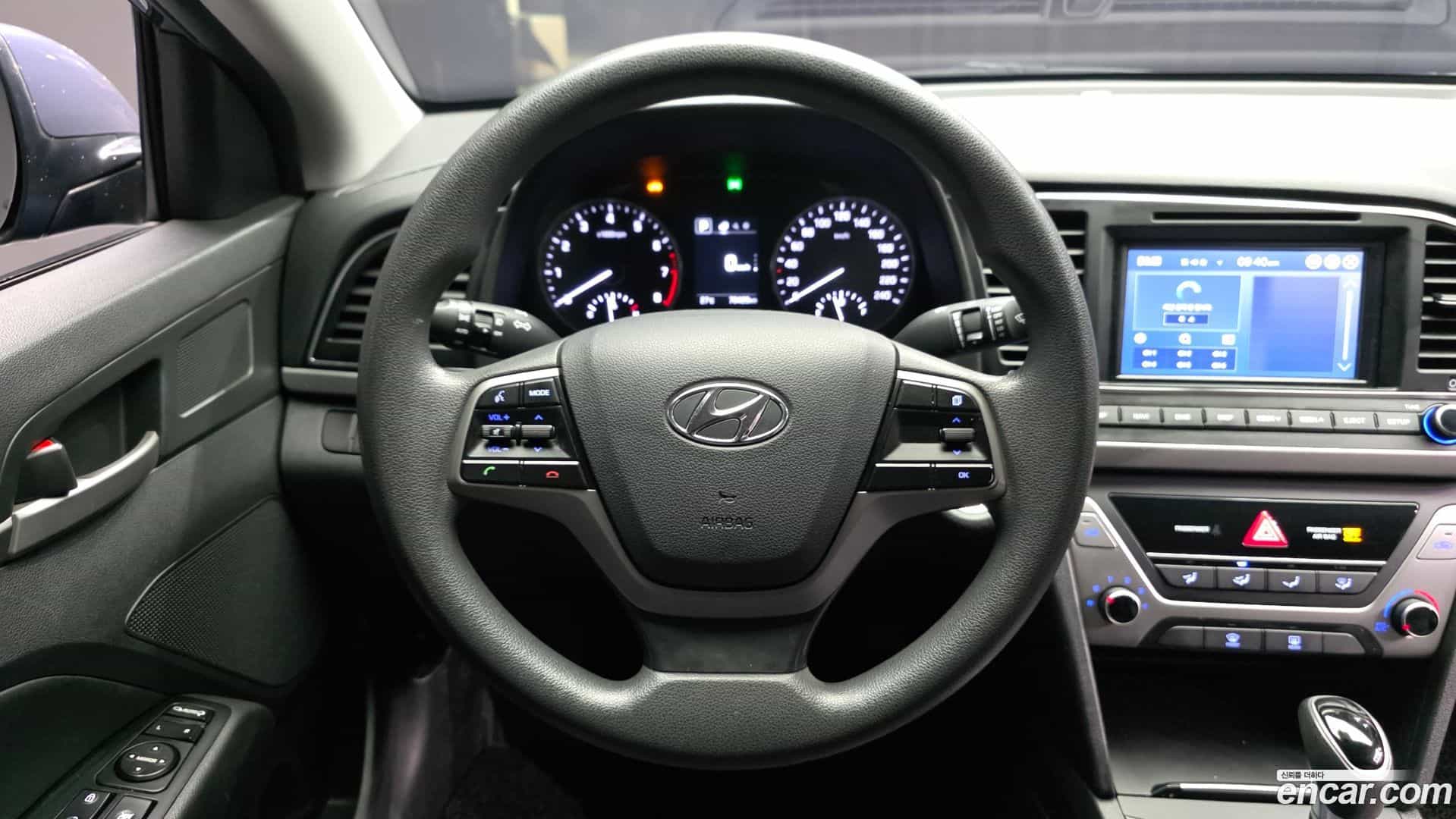 AVANTE Hyundai 2017.10-OPTION-017