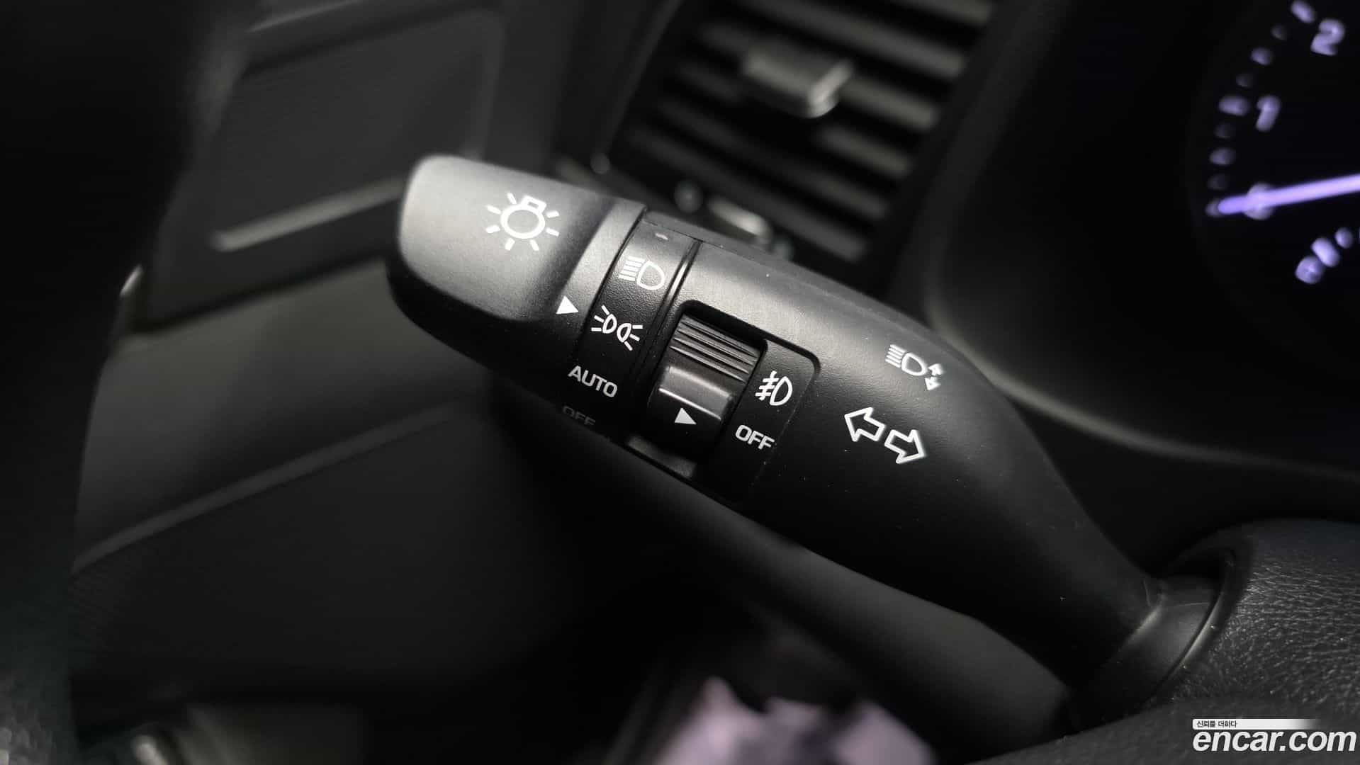 AVANTE Hyundai 2017.10-OPTION-021