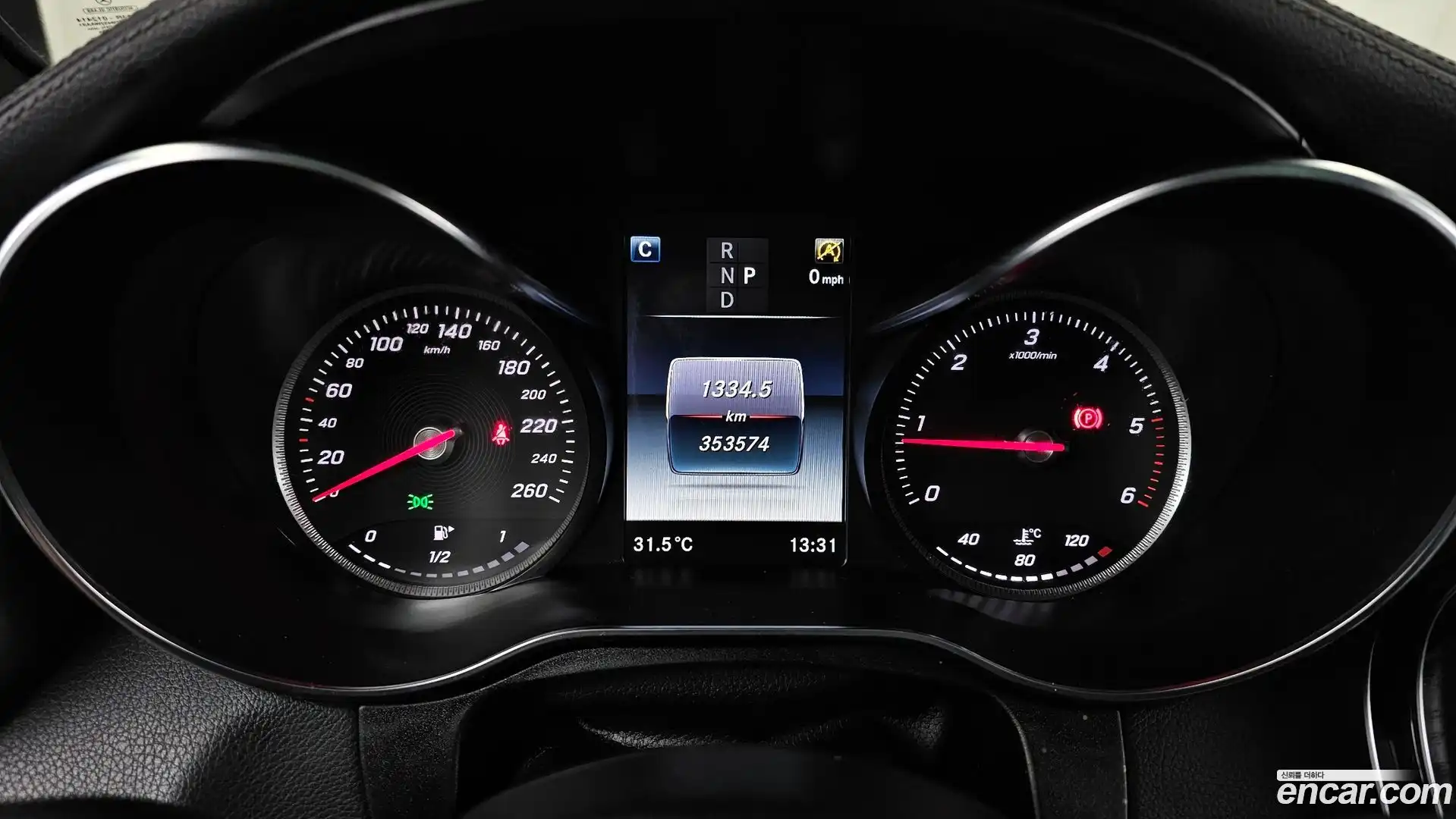 GLC-Class Mercedes-Benz 2017.1-INNER-008
