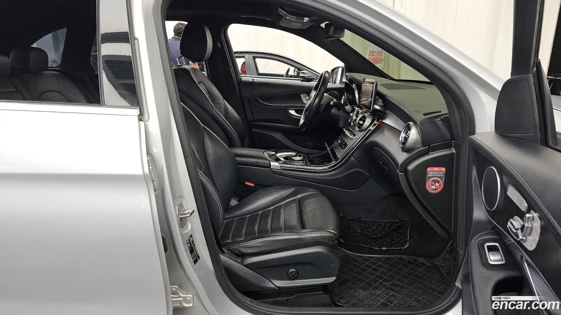 GLC-Class Mercedes-Benz 2017.1-OPTION-015