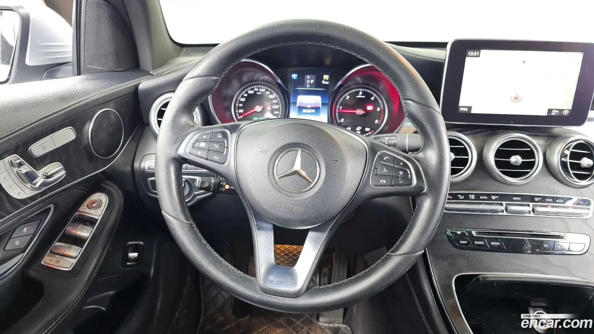 GLC-Class Mercedes-Benz 2017.1-OPTION-017