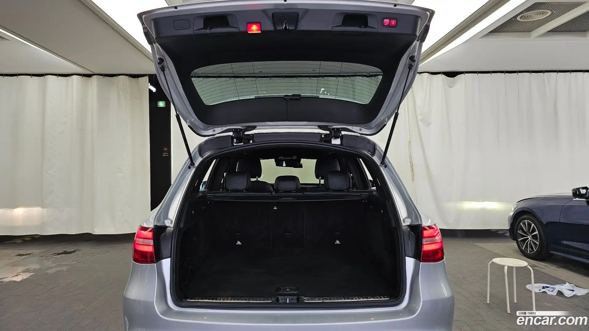 GLC-Class Mercedes-Benz 2017.1-OPTION-024