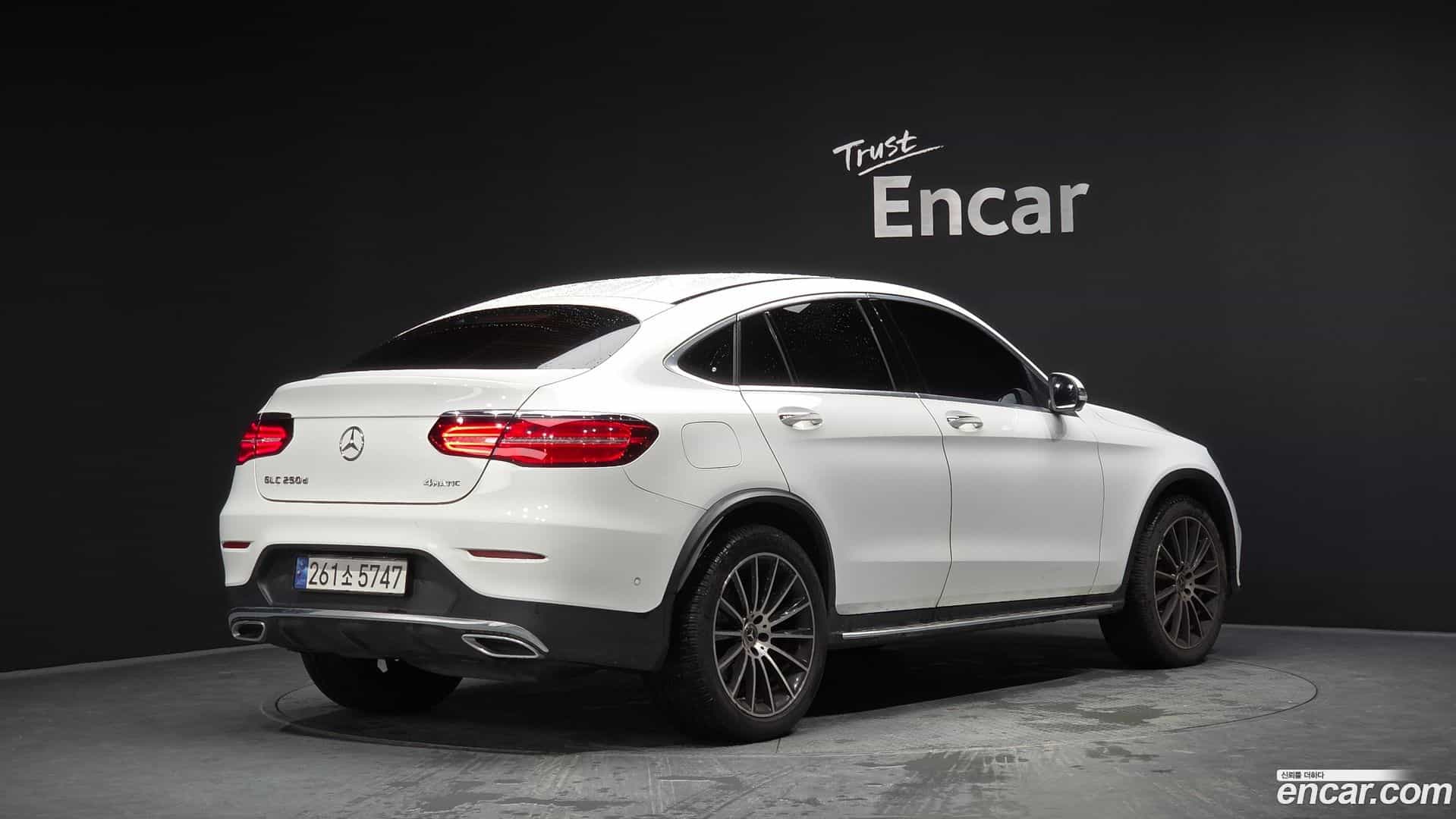 GLC-Class Mercedes-Benz 2017.5-OUTER-002