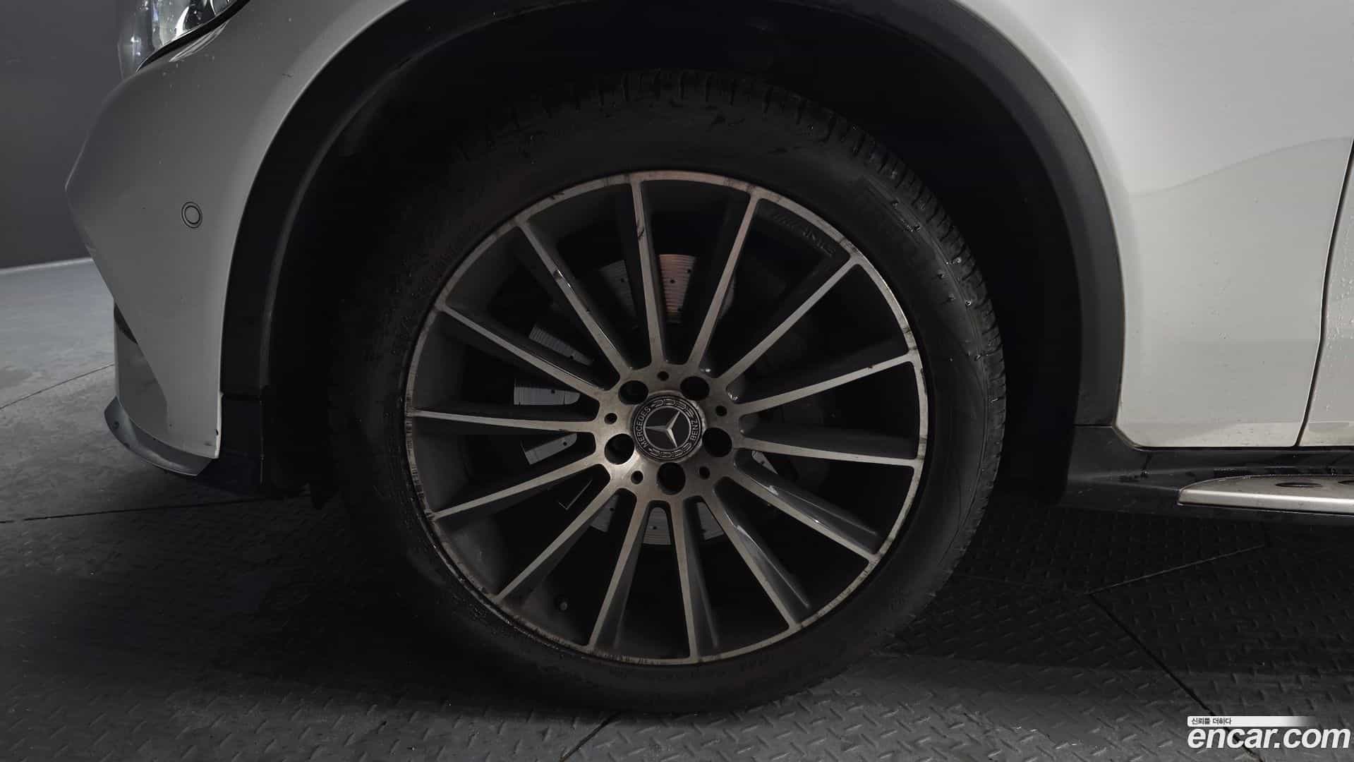 GLC-Class Mercedes-Benz 2017.5-OUTER-005