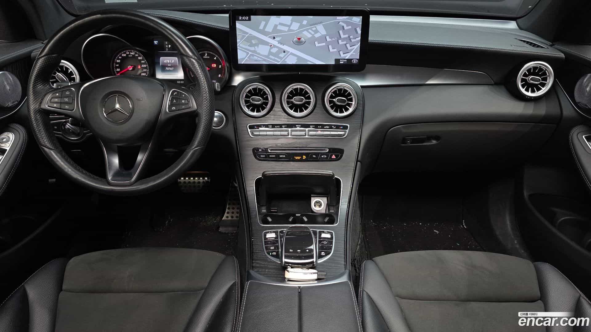 GLC-Class Mercedes-Benz 2017.5-INNER-007