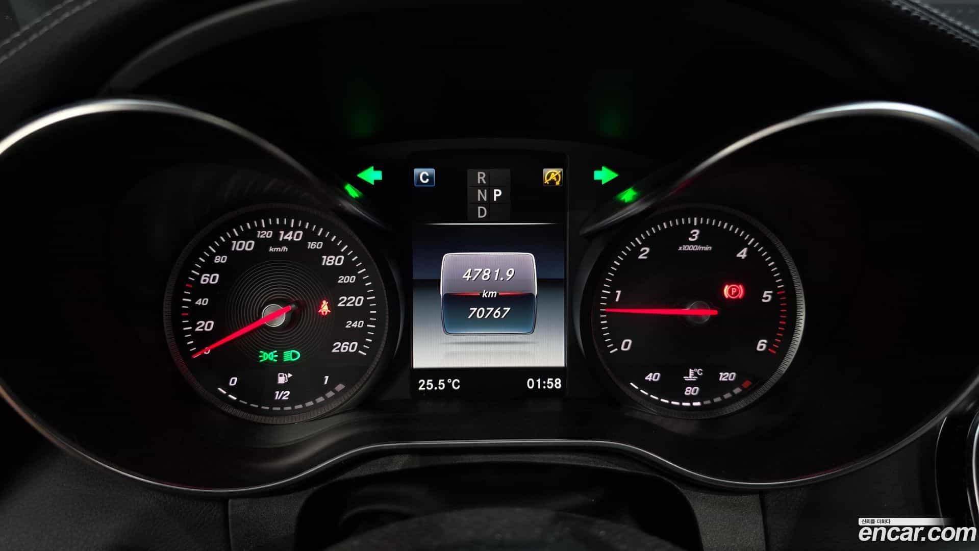 GLC-Class Mercedes-Benz 2017.5-INNER-008