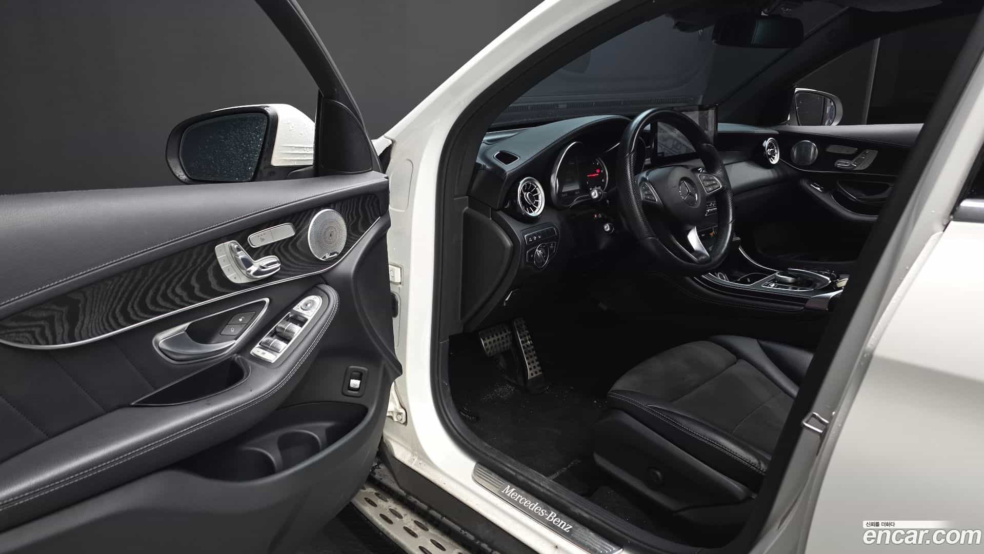 GLC-Class Mercedes-Benz 2017.5-INNER-010