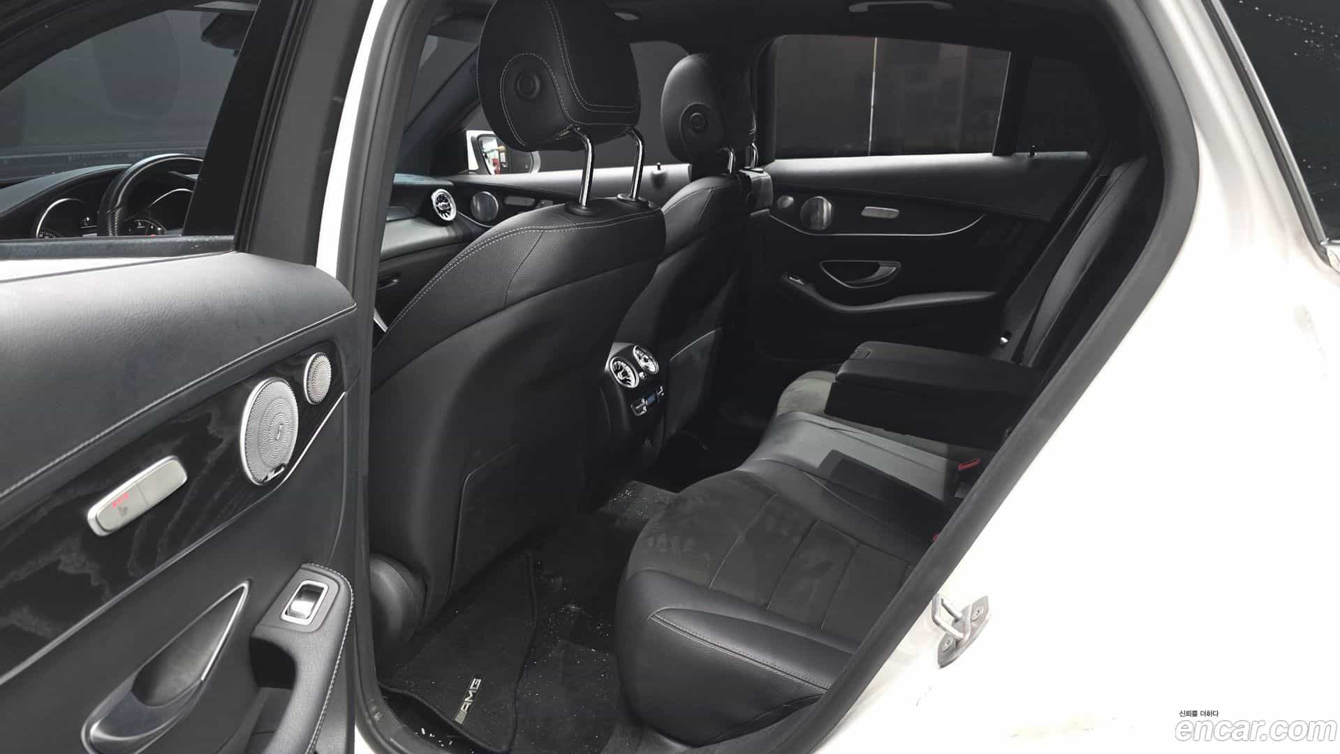 GLC-Class Mercedes-Benz 2017.5-OPTION-015