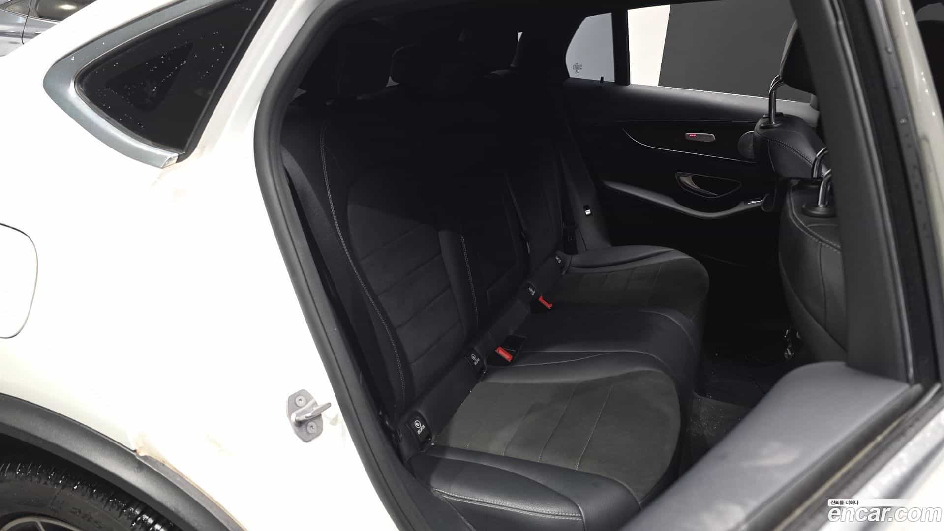 GLC-Class Mercedes-Benz 2017.5-OPTION-016