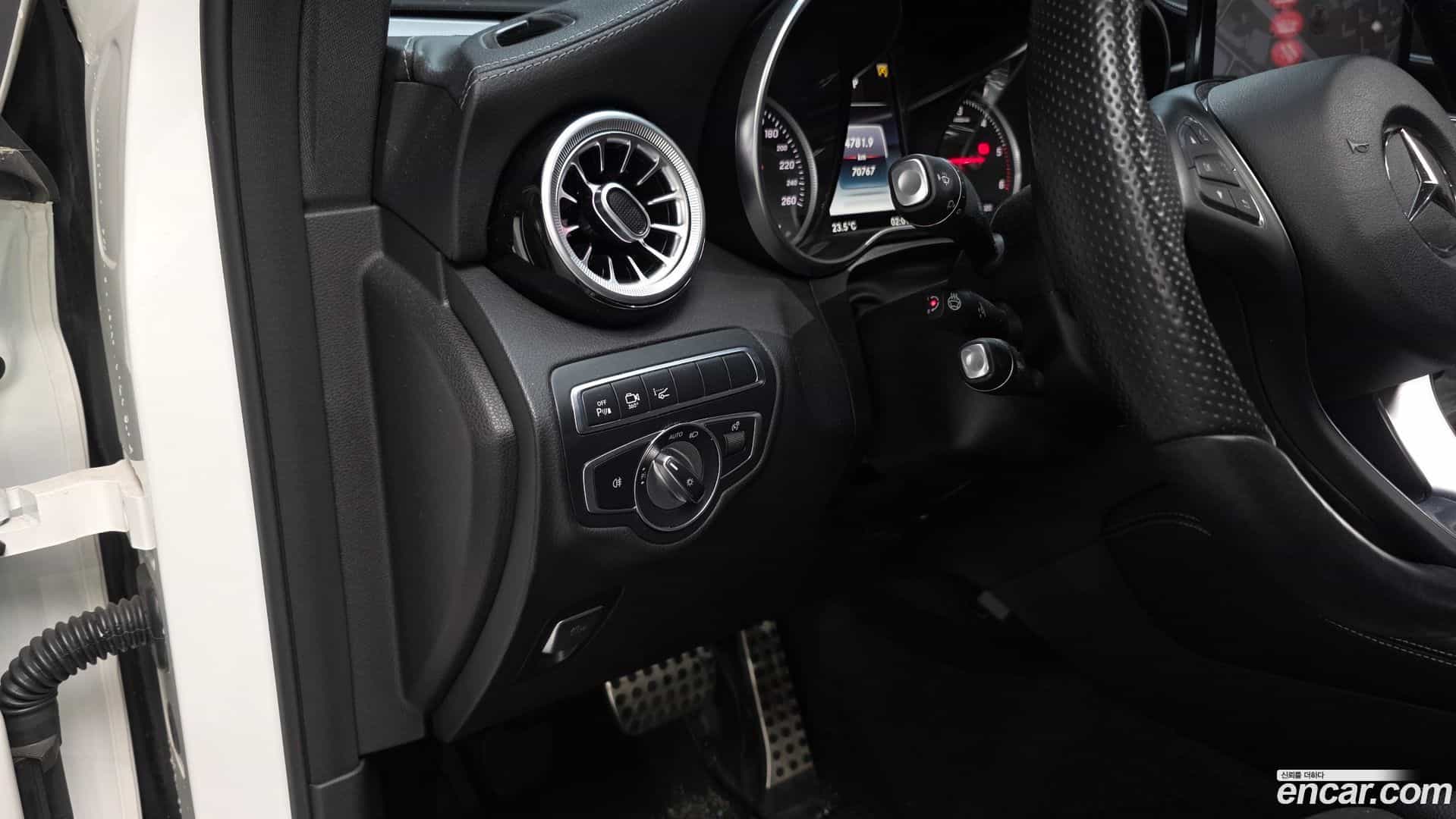 GLC-Class Mercedes-Benz 2017.5-OPTION-017