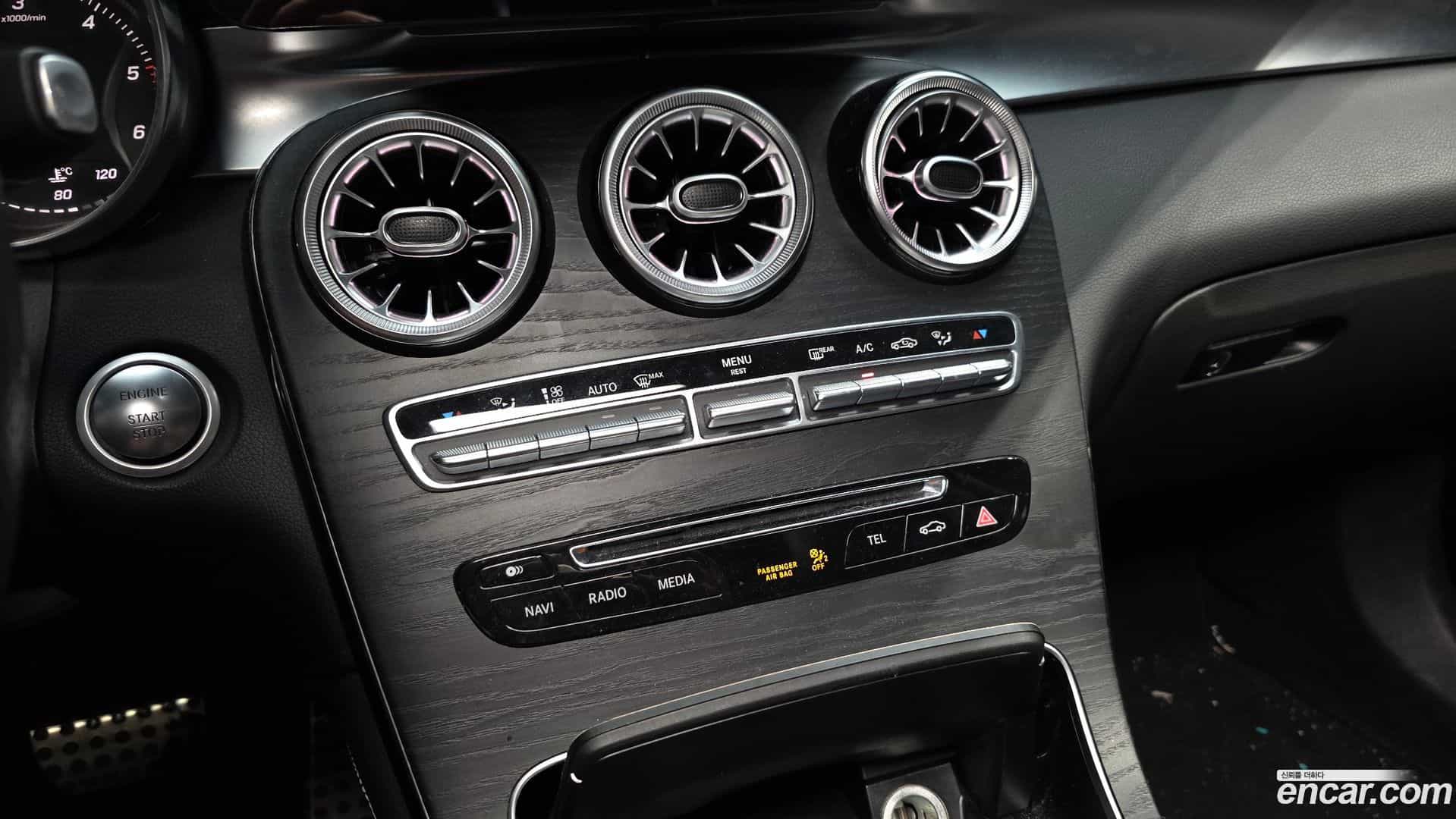GLC-Class Mercedes-Benz 2017.5-OPTION-021