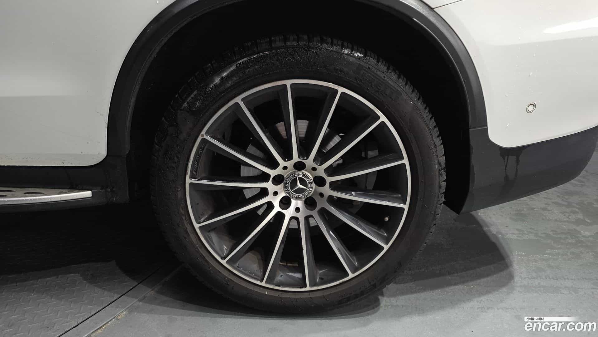 GLC-Class Mercedes-Benz 2017.5-OUTER-031