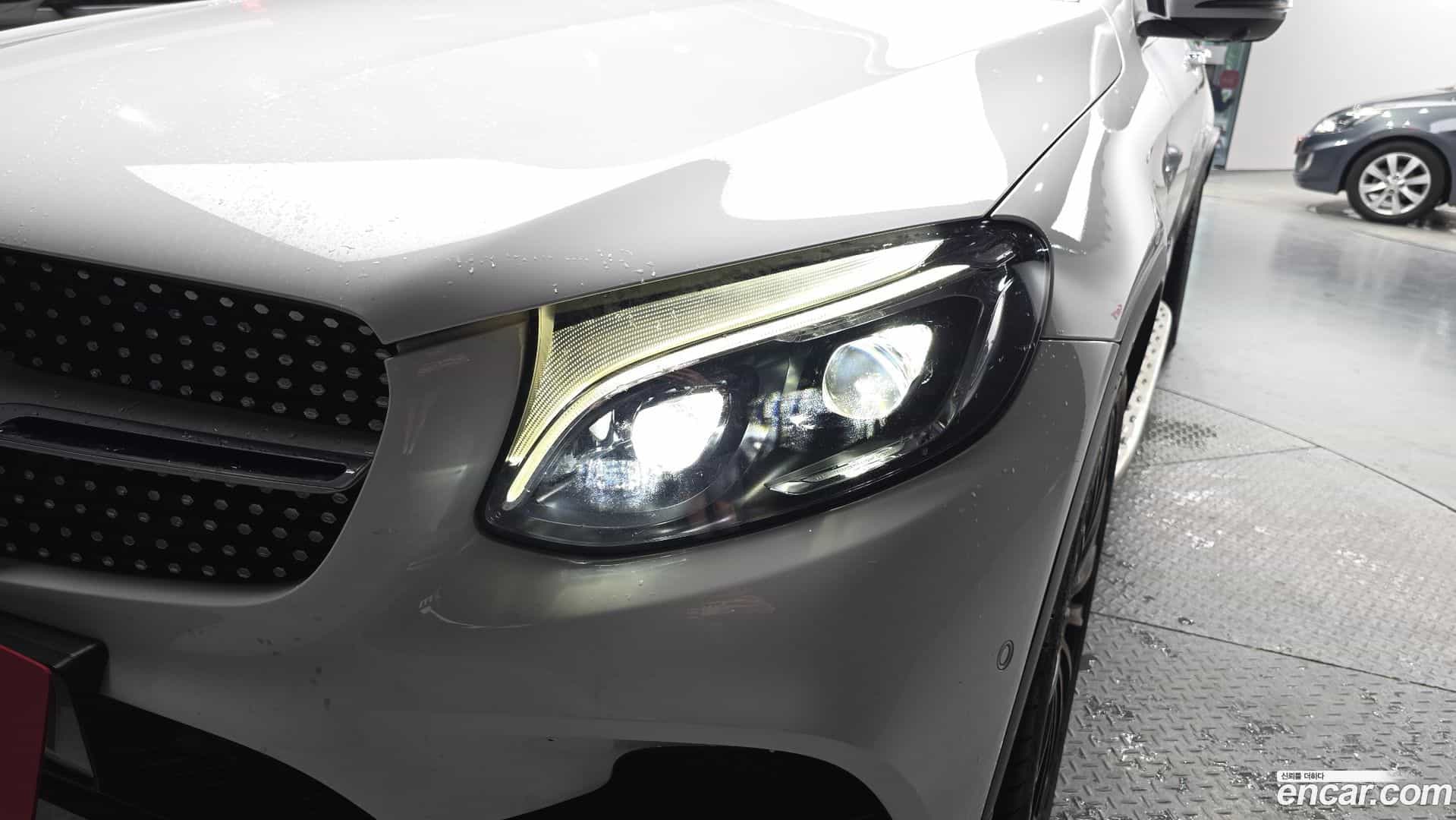 GLC-Class Mercedes-Benz 2017.5-OUTER-032