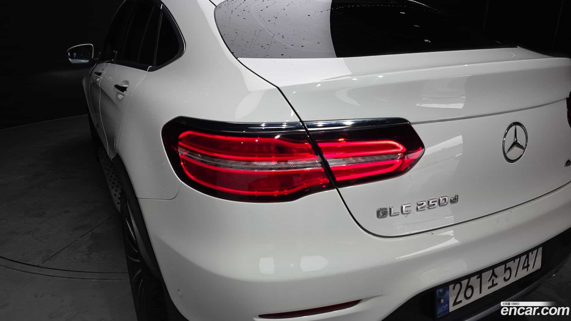 GLC-Class Mercedes-Benz 2017.5-OUTER-033