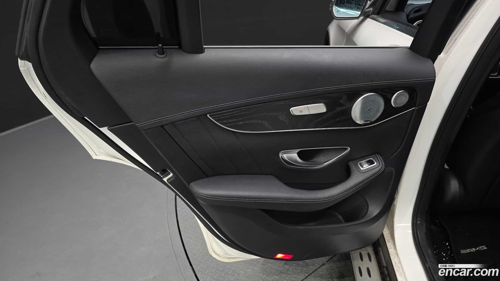 GLC-Class Mercedes-Benz 2017.5-INNER-035