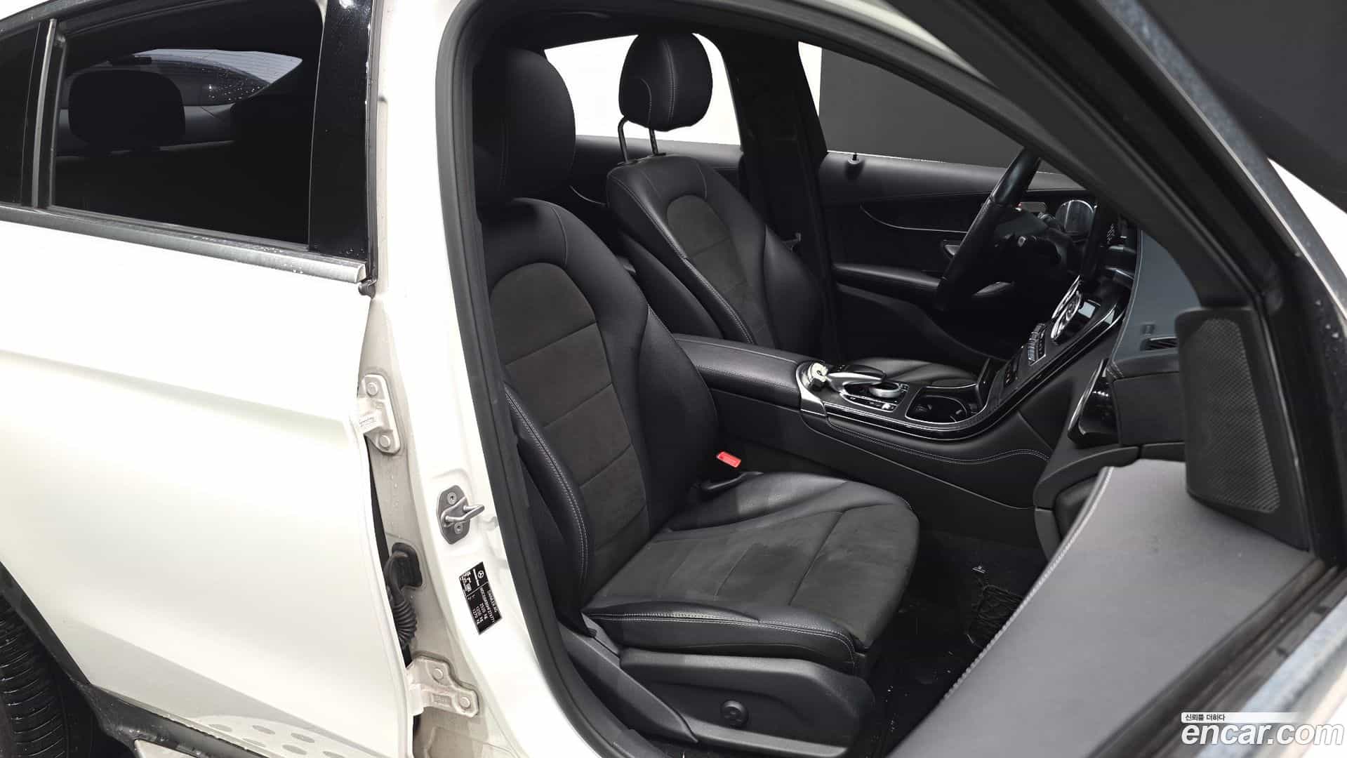 GLC-Class Mercedes-Benz 2017.5-INNER-036