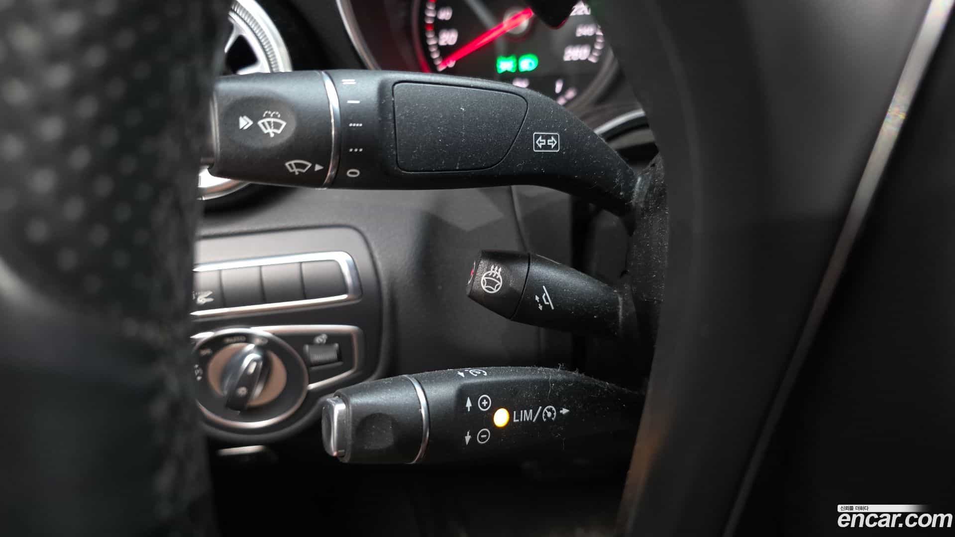 GLC-Class Mercedes-Benz 2017.5-OPTION-043