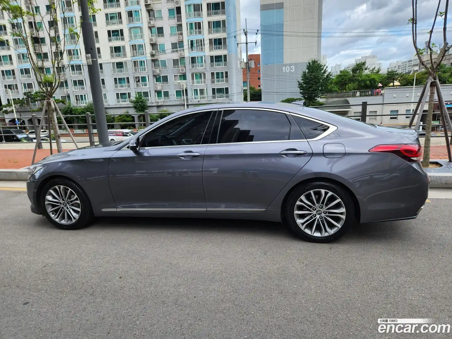 Genesis Hyundai 2014.9-OUTER-002
