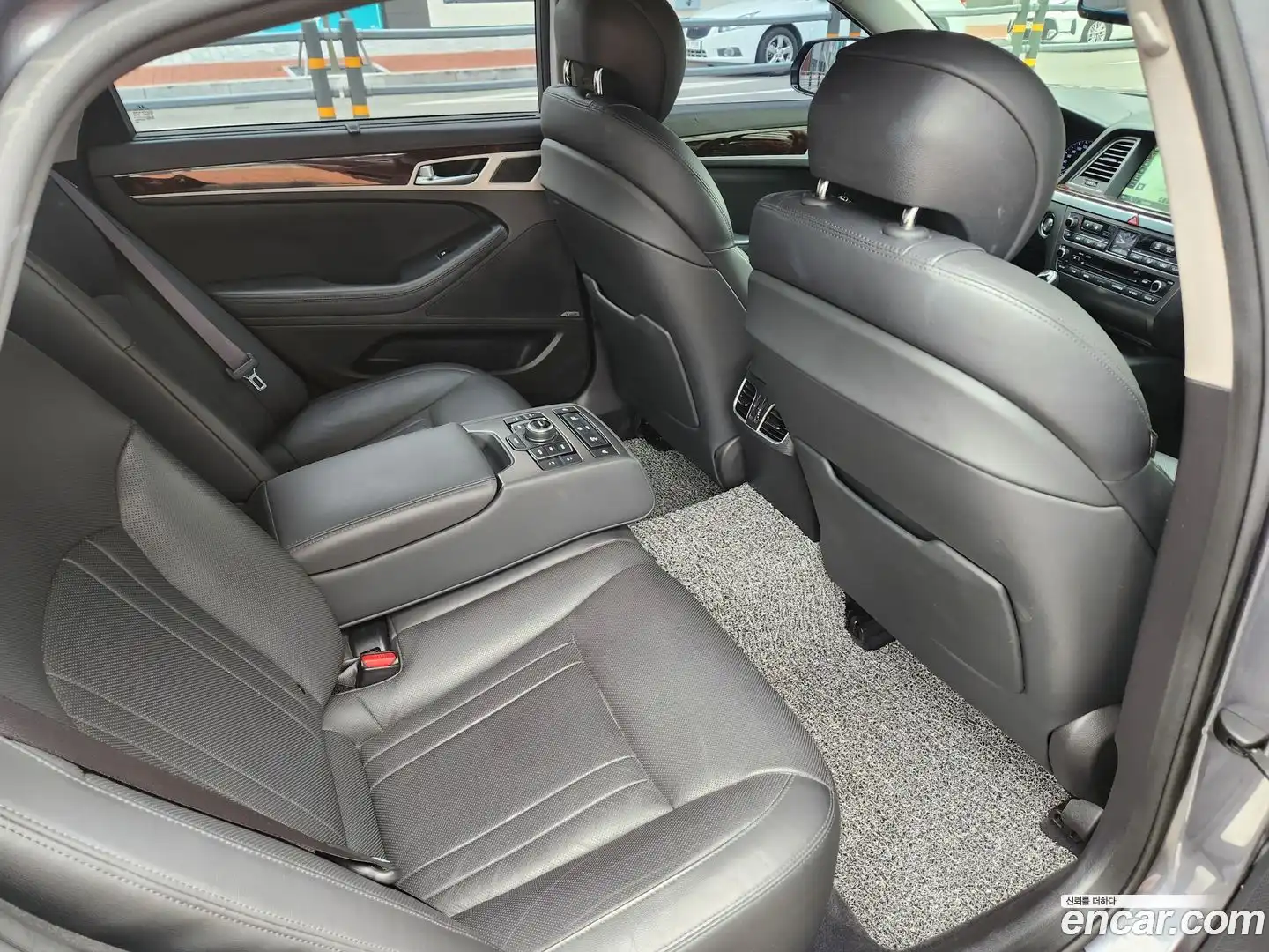 Genesis Hyundai 2014.9-INNER-009