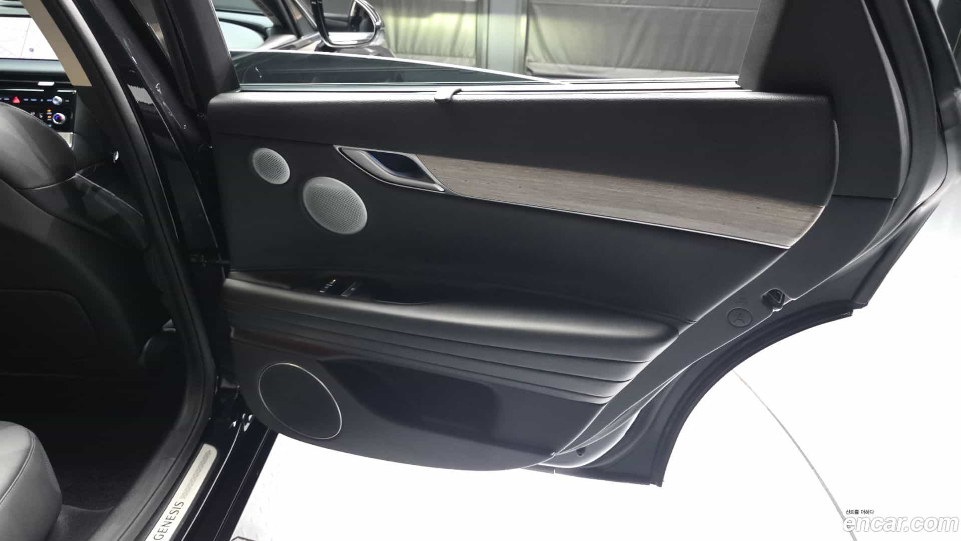 G80 Genesis 2024.1-INNER-035