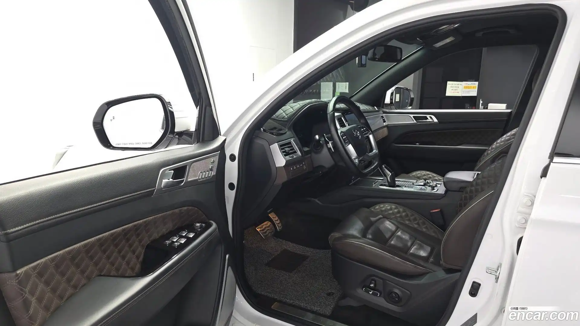 Rexton KG Mobility 2021.11-INNER-010