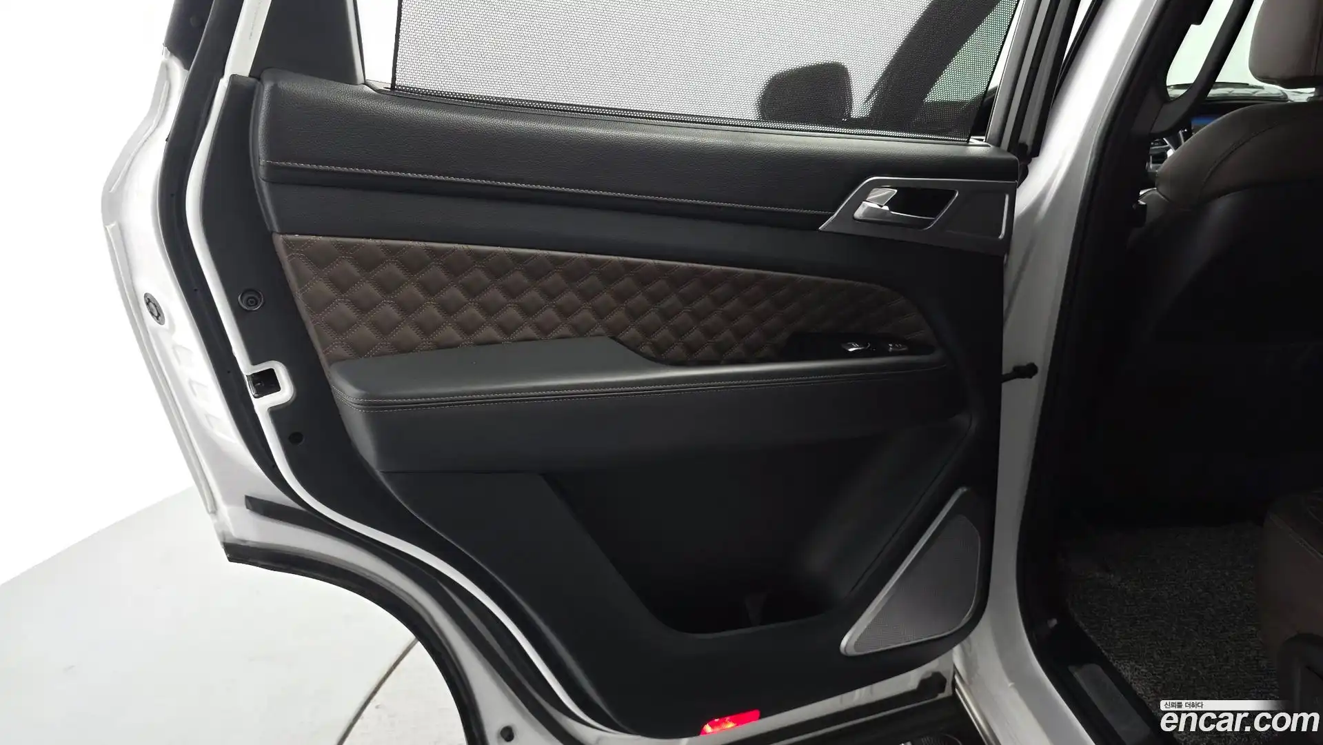 Rexton KG Mobility 2021.11-INNER-035