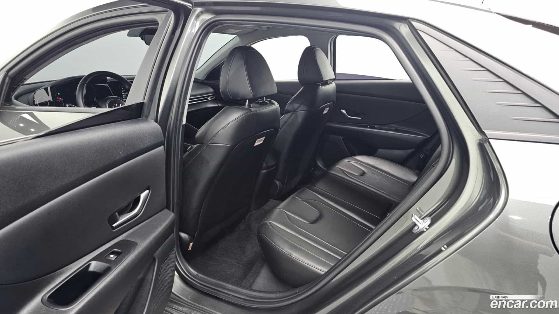 AVANTE Hyundai 2022.11-OPTION-016
