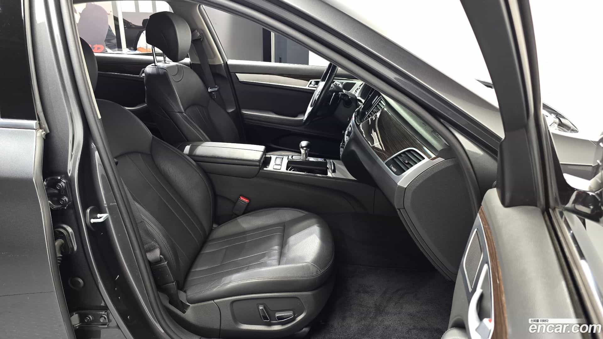 G80 Genesis 2019.2-INNER-036