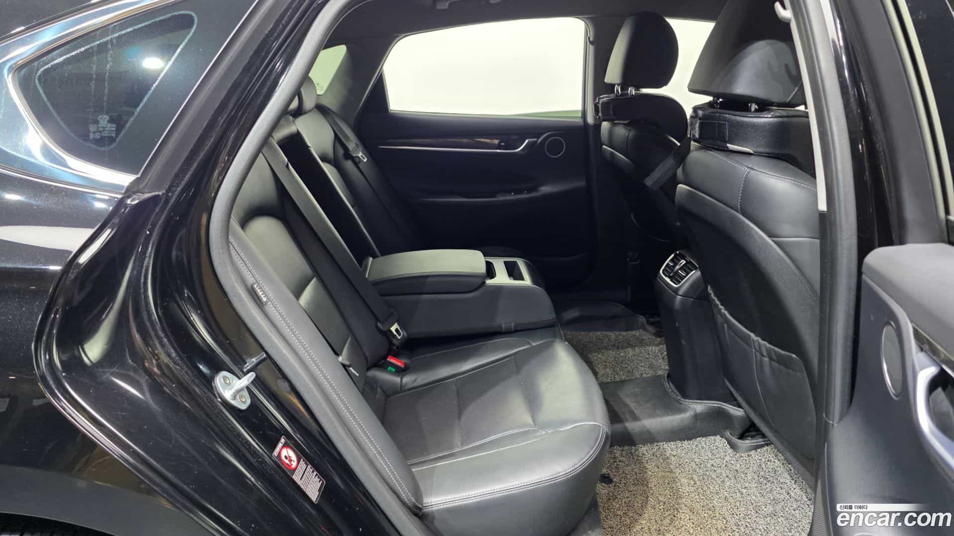 Grandeur Hyundai 2018.8-OPTION-016