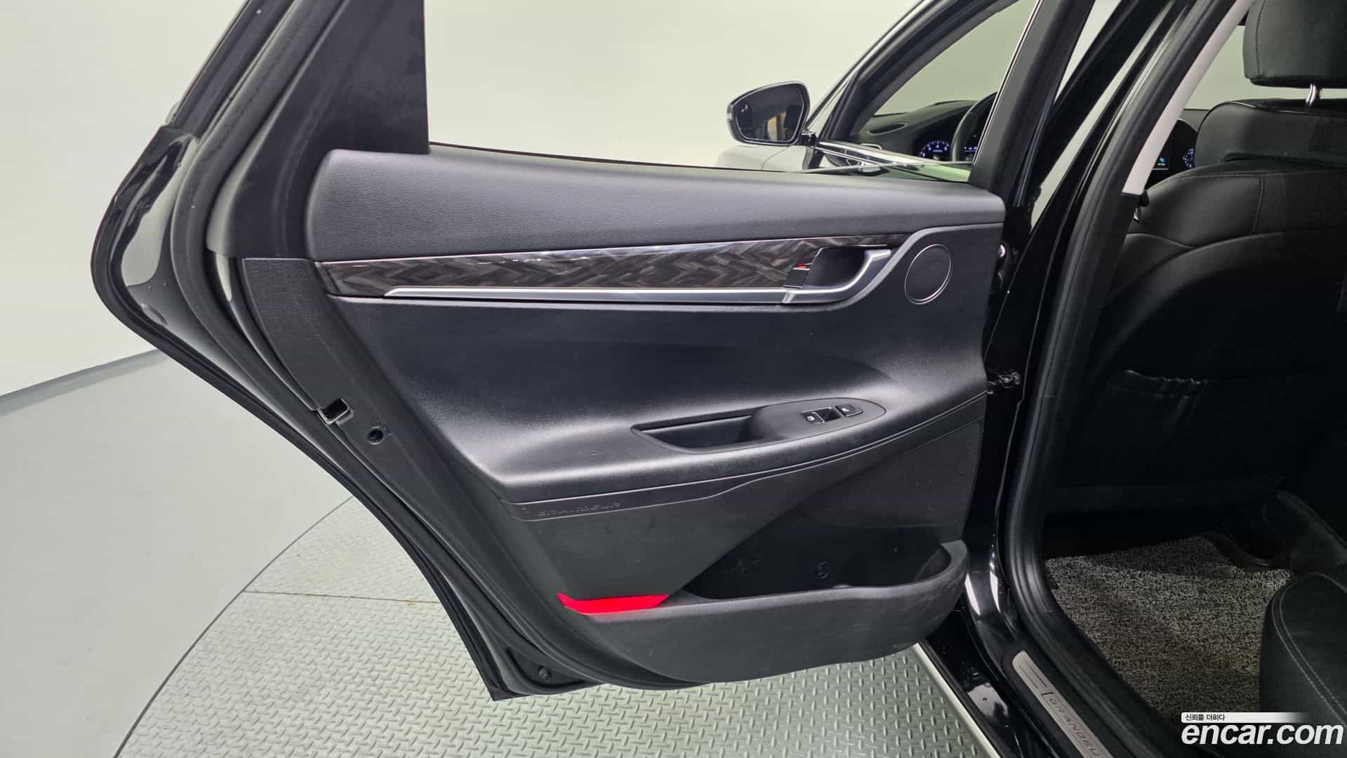 Grandeur Hyundai 2018.8-INNER-035