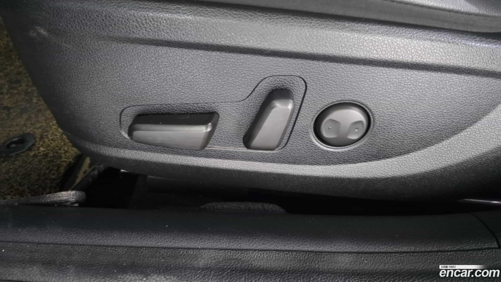 Grandeur Hyundai 2018.8-OPTION-044