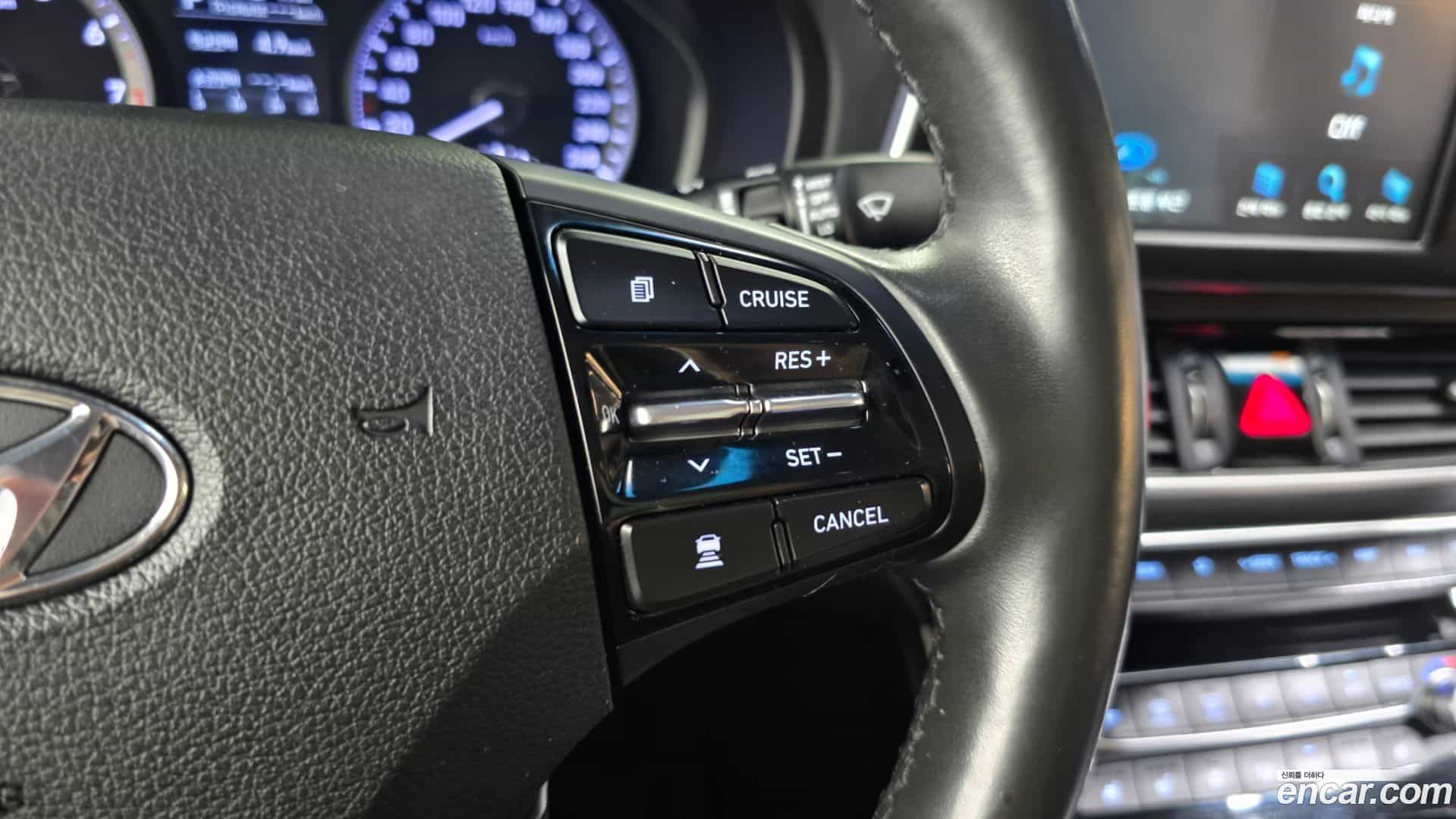 Grandeur Hyundai 2018.8-OPTION-045