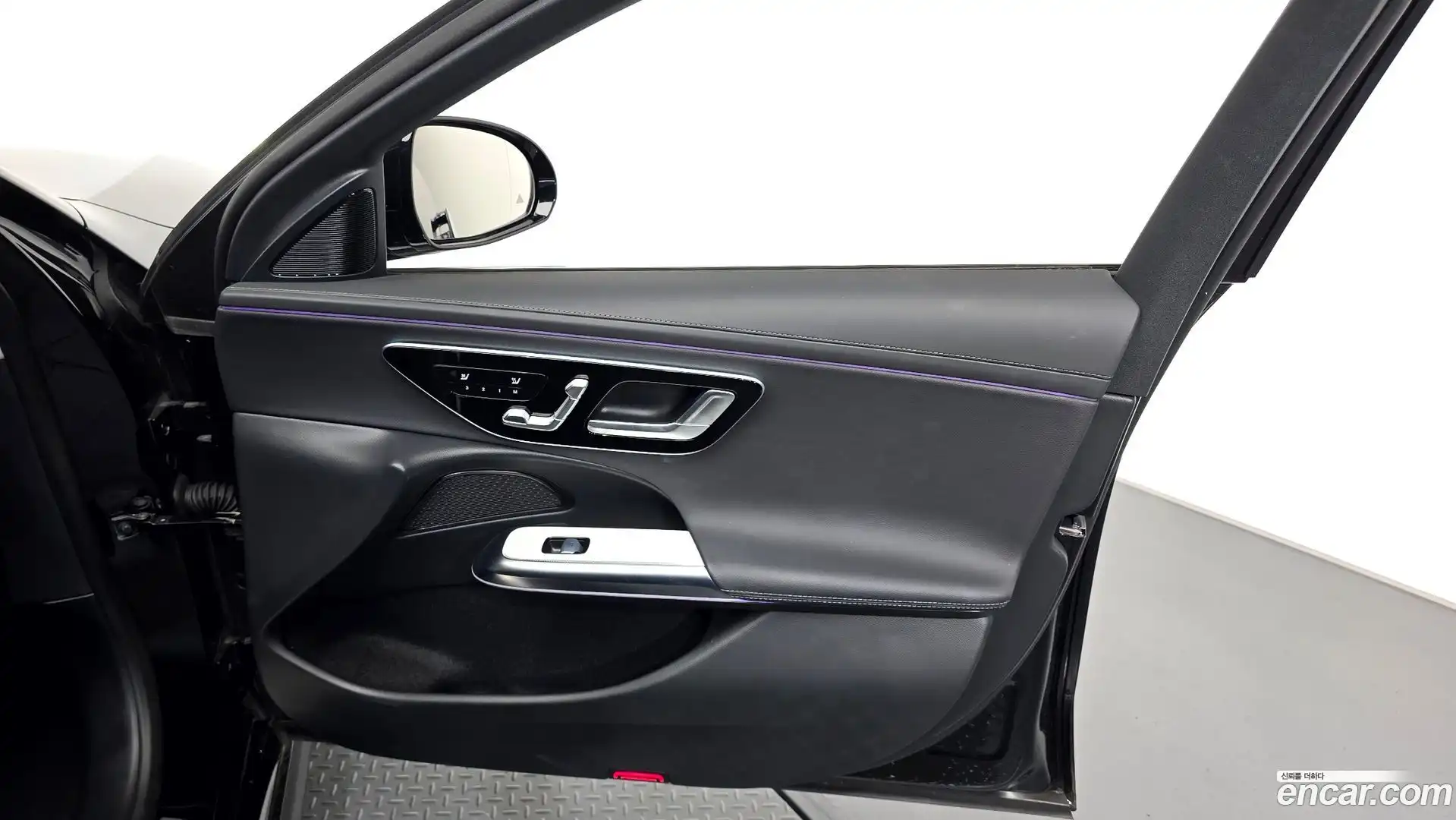 E-Class Mercedes-Benz 2025.5-INNER-034