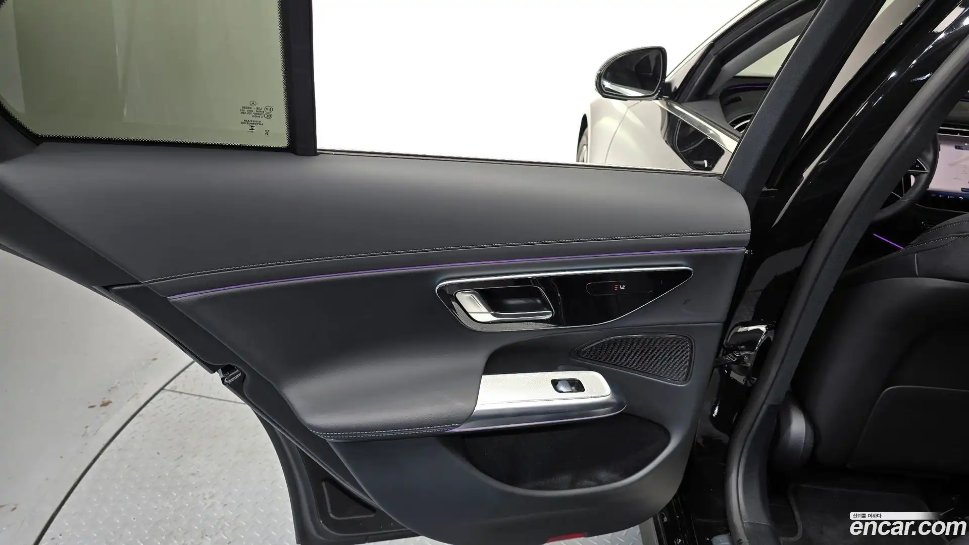 E-Class Mercedes-Benz 2025.5-INNER-035
