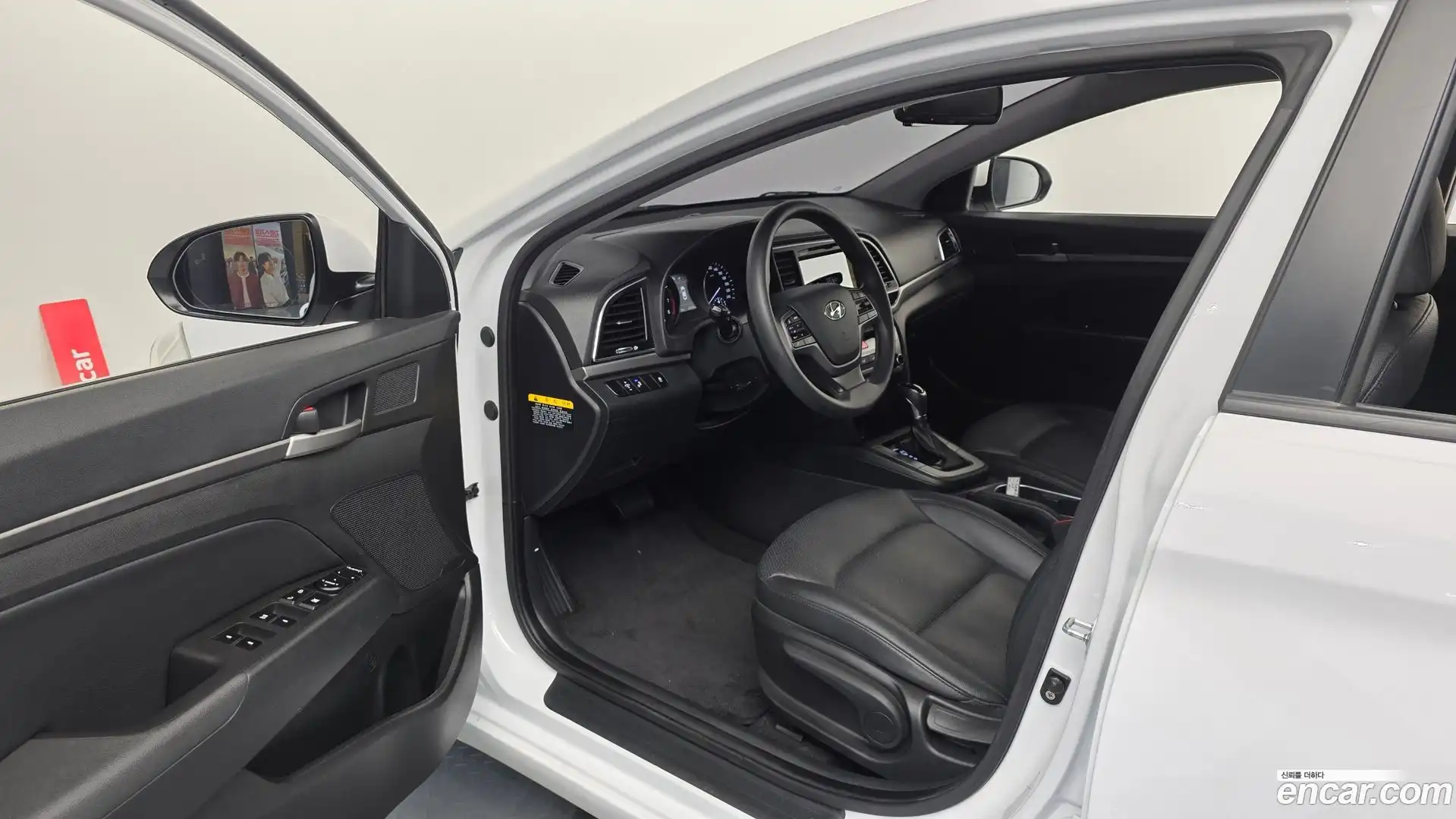 AVANTE Hyundai 2017.2-INNER-010